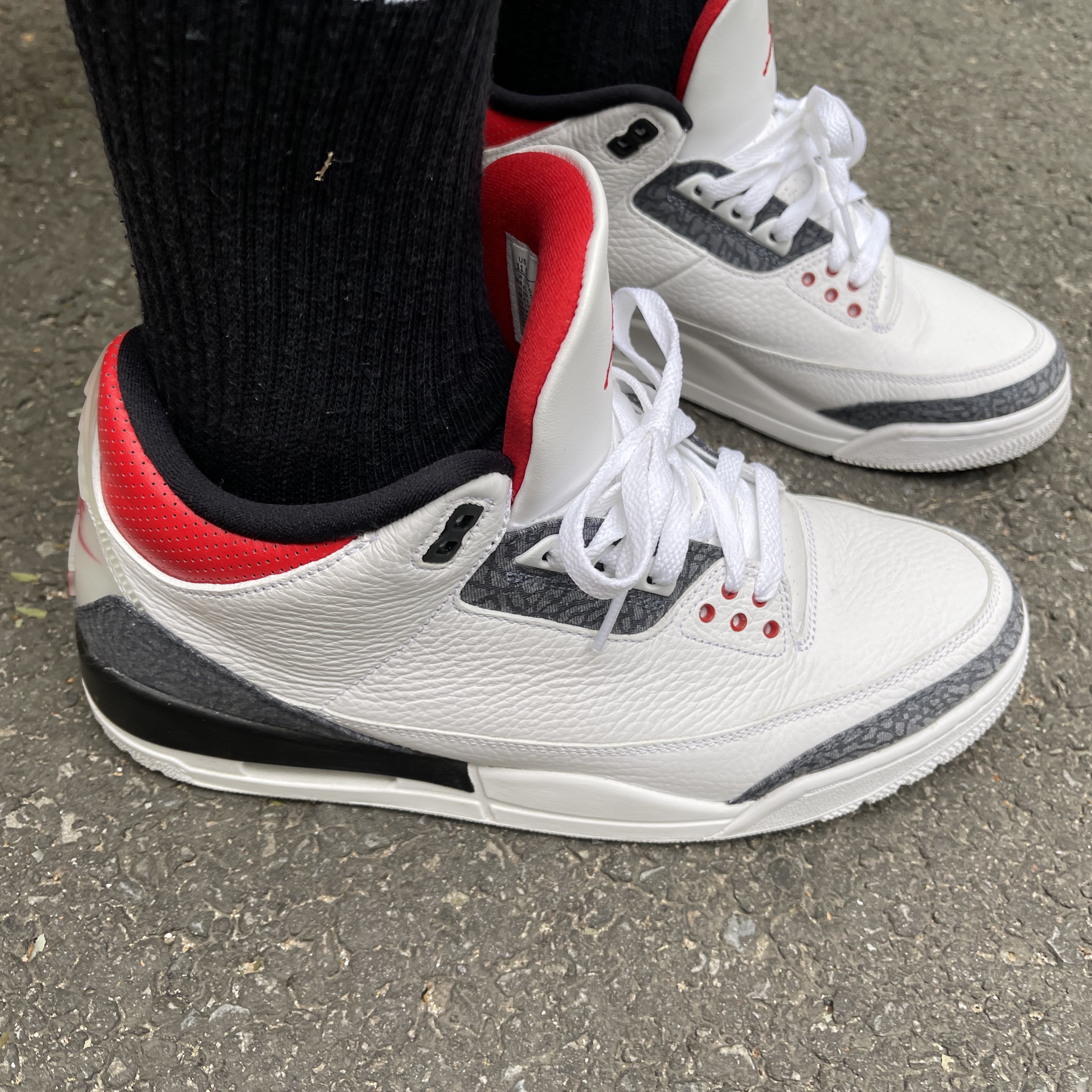 Jordan 3 Retro SE Denim Fire Red 착용 스타일 - 3