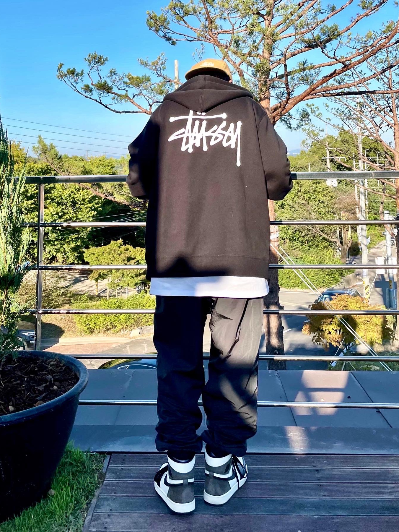 Jordan 1 Retro High OG Black Mocha, Stussy Basic Stussy Zip Hoodie Black 2022 착용 스타일