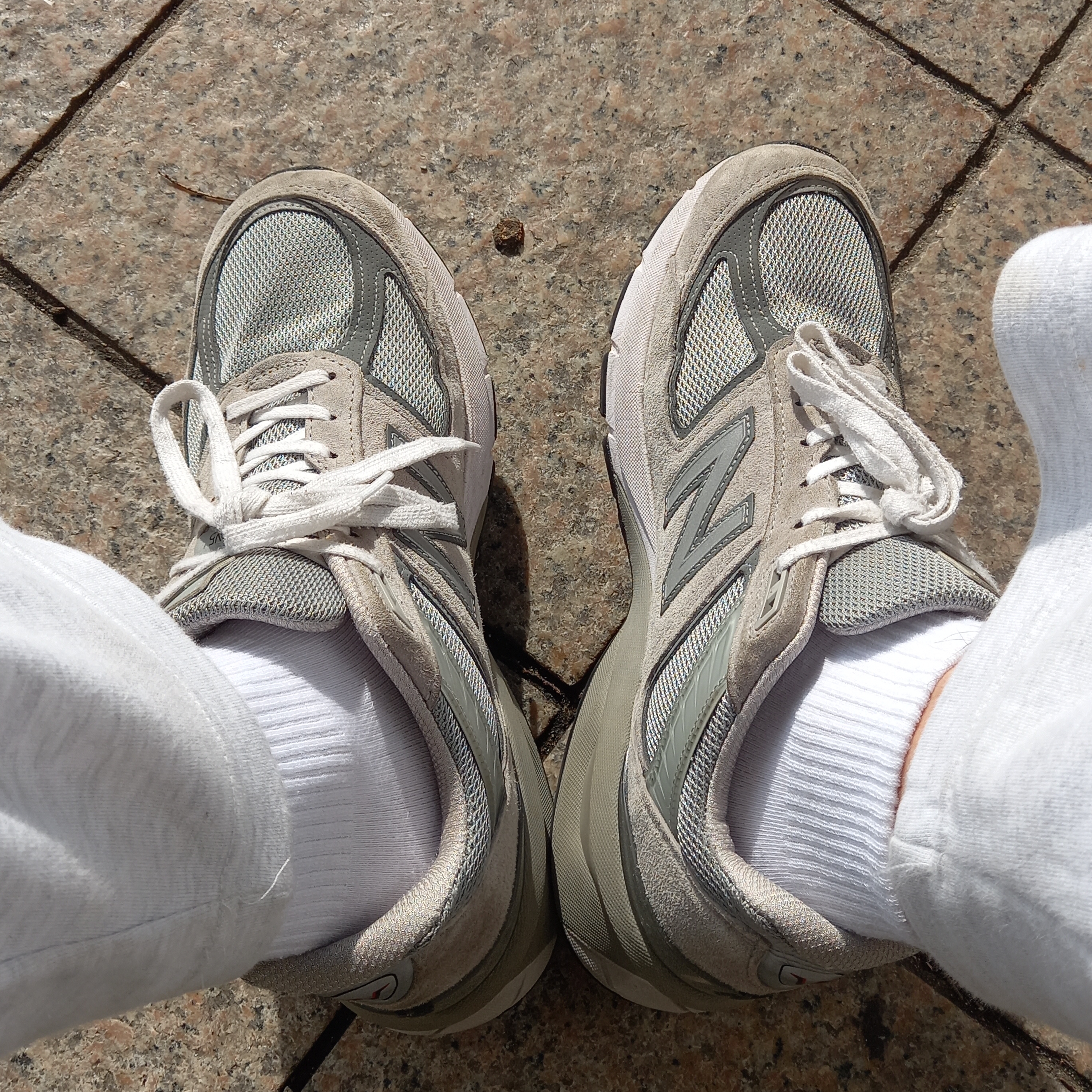 New Balance 990v5 Made in USA Grey - D Standard 착용 스타일 - 2
