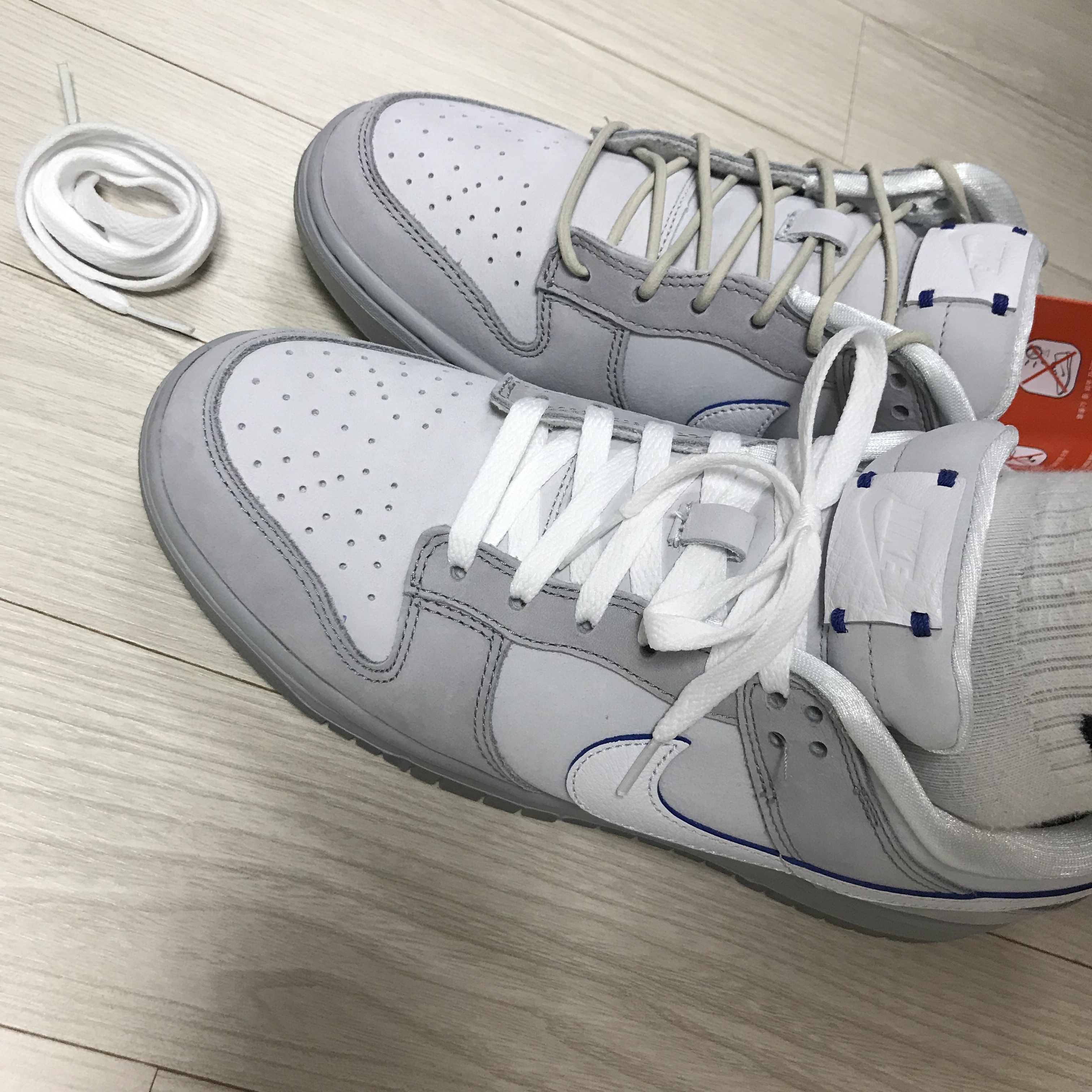 Nike Dunk Low Wolf Grey and Pure Platinum 착용 스타일