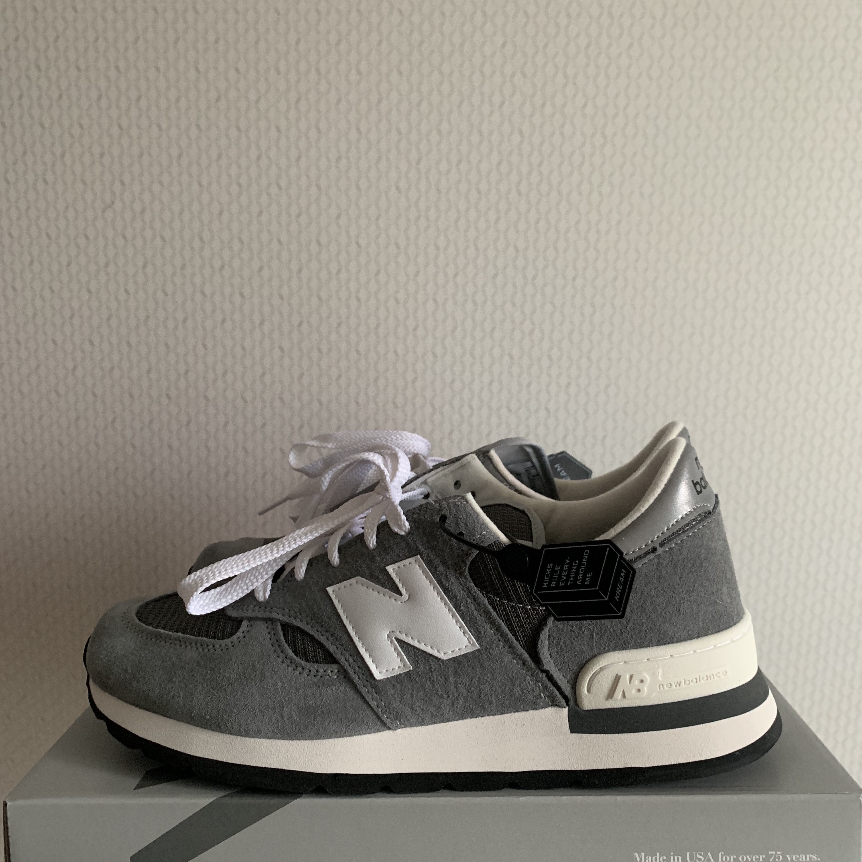 New Balance 990v1 Made in USA Grey White 착용 스타일 - 2