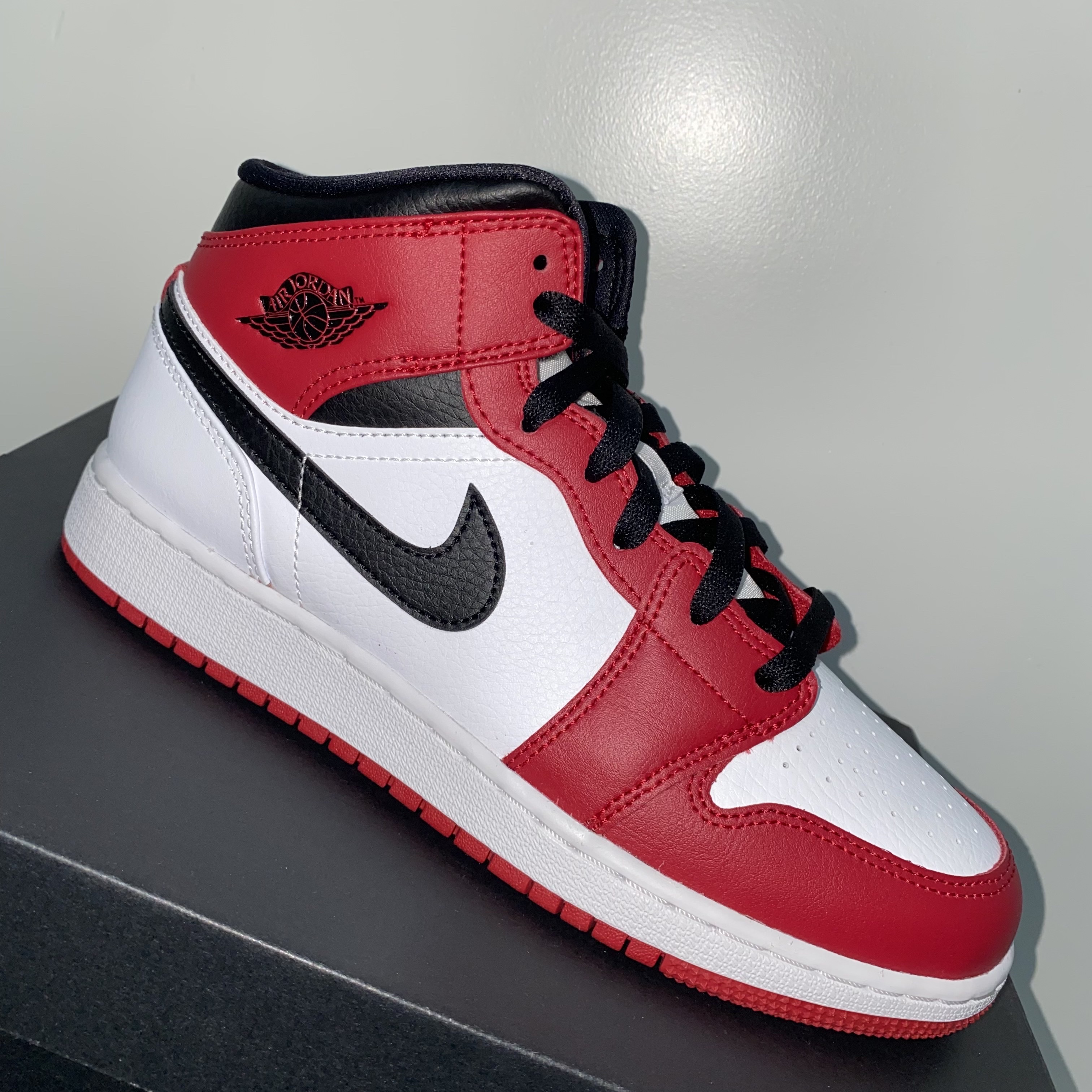 (GS) Jordan 1 Mid White Gym Red Black 착용 스타일
