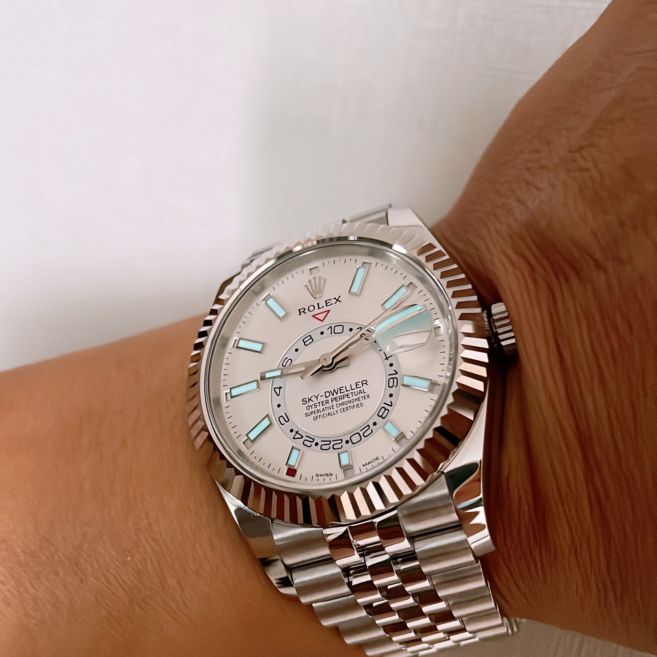 Rolex Sky-Dweller 42mm 326934 Intense White Jubilee 착용 스타일 - 1