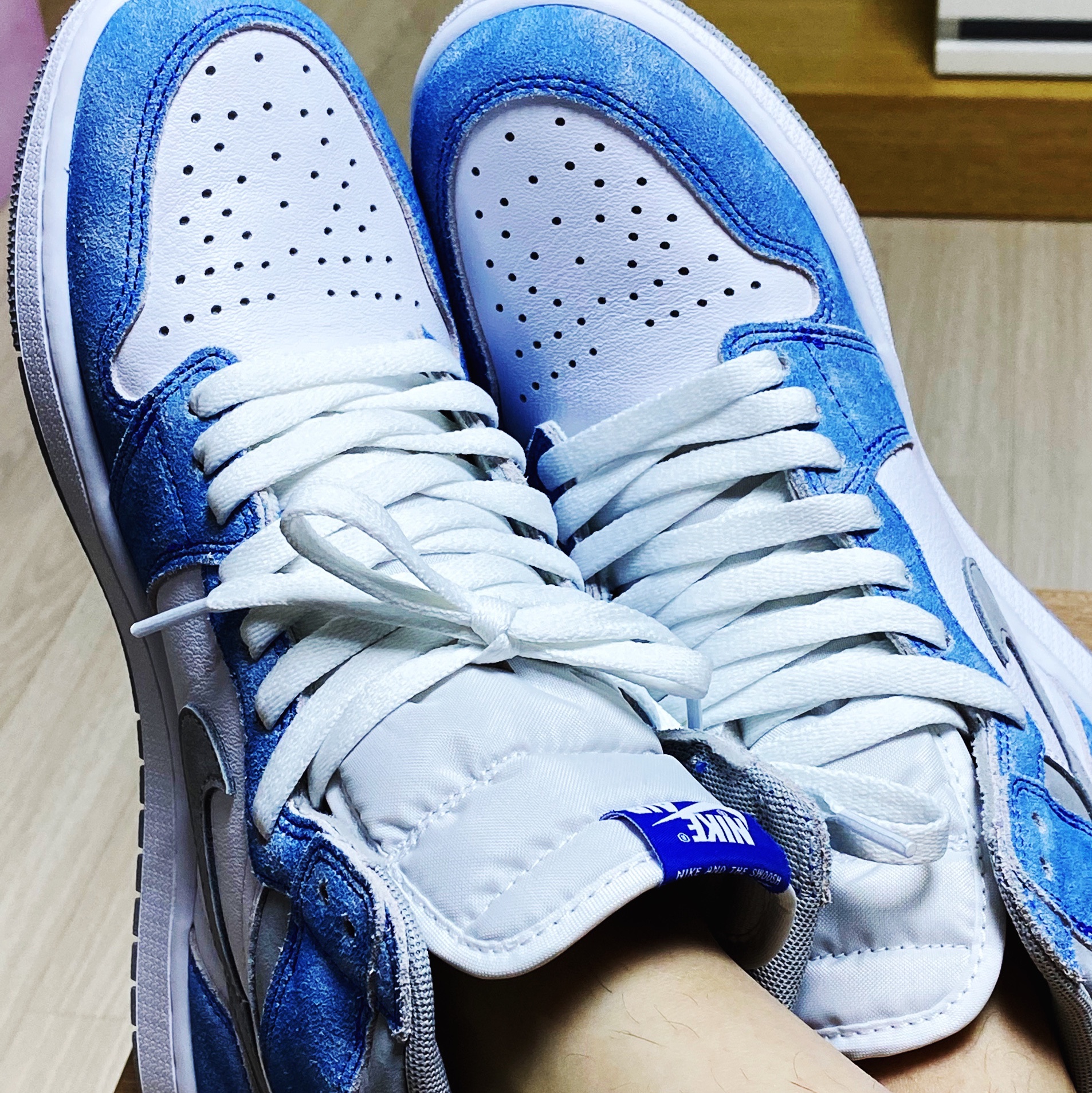 Jordan 1 Retro High OG Hyper Royal 착용 스타일