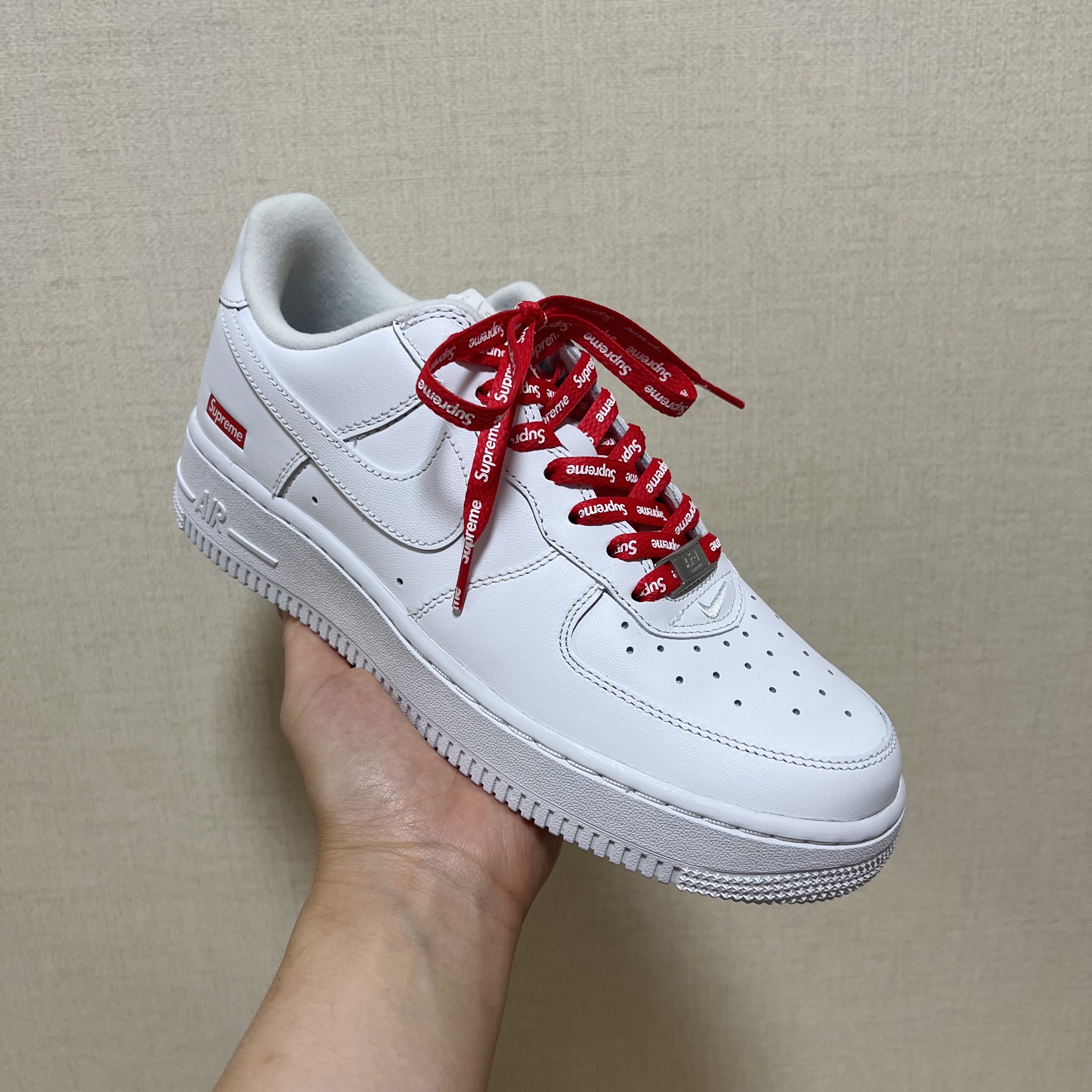 Nike x Supreme Air Force 1 Low White 착용 스타일 - 3