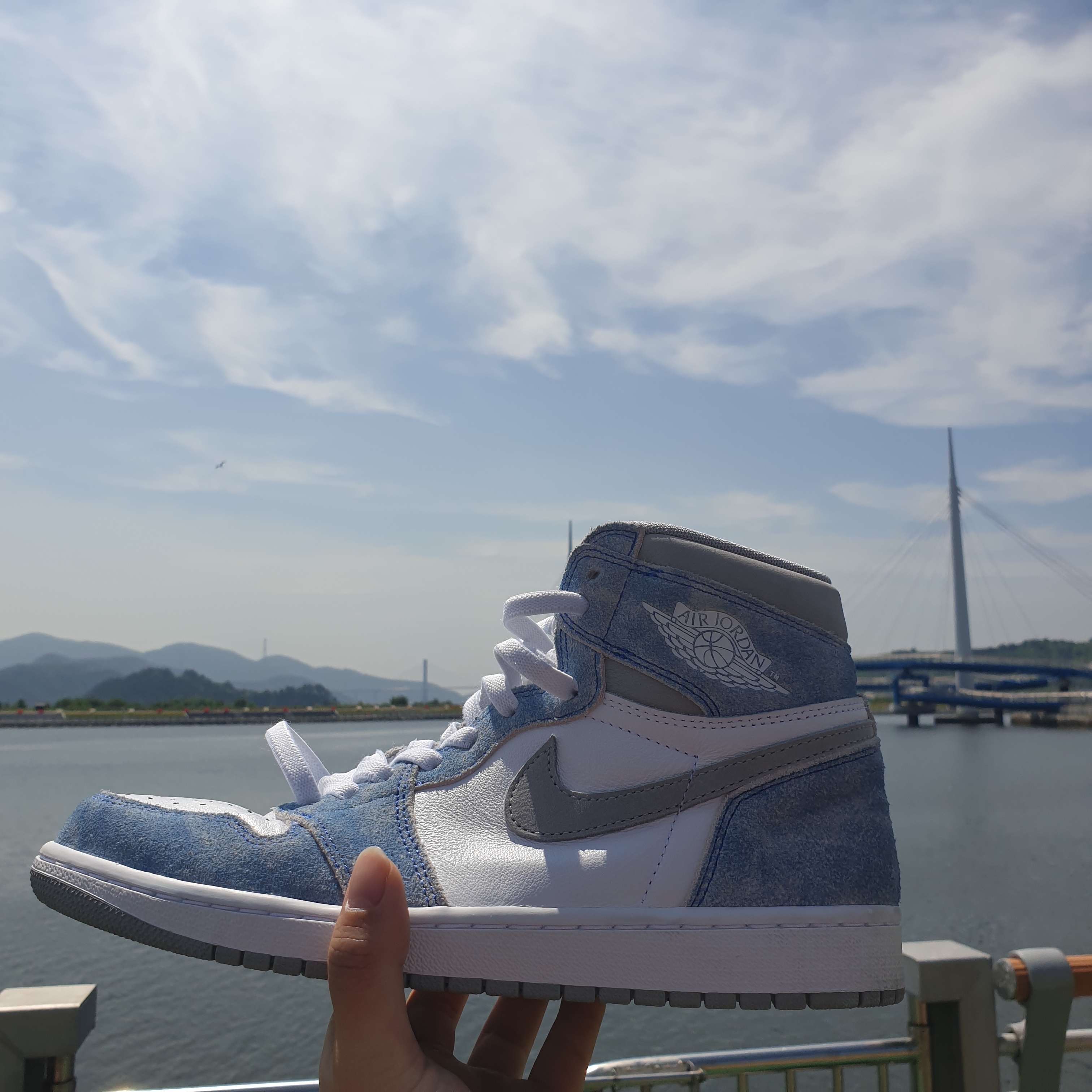 Jordan 1 Retro High OG Hyper Royal 착용 스타일