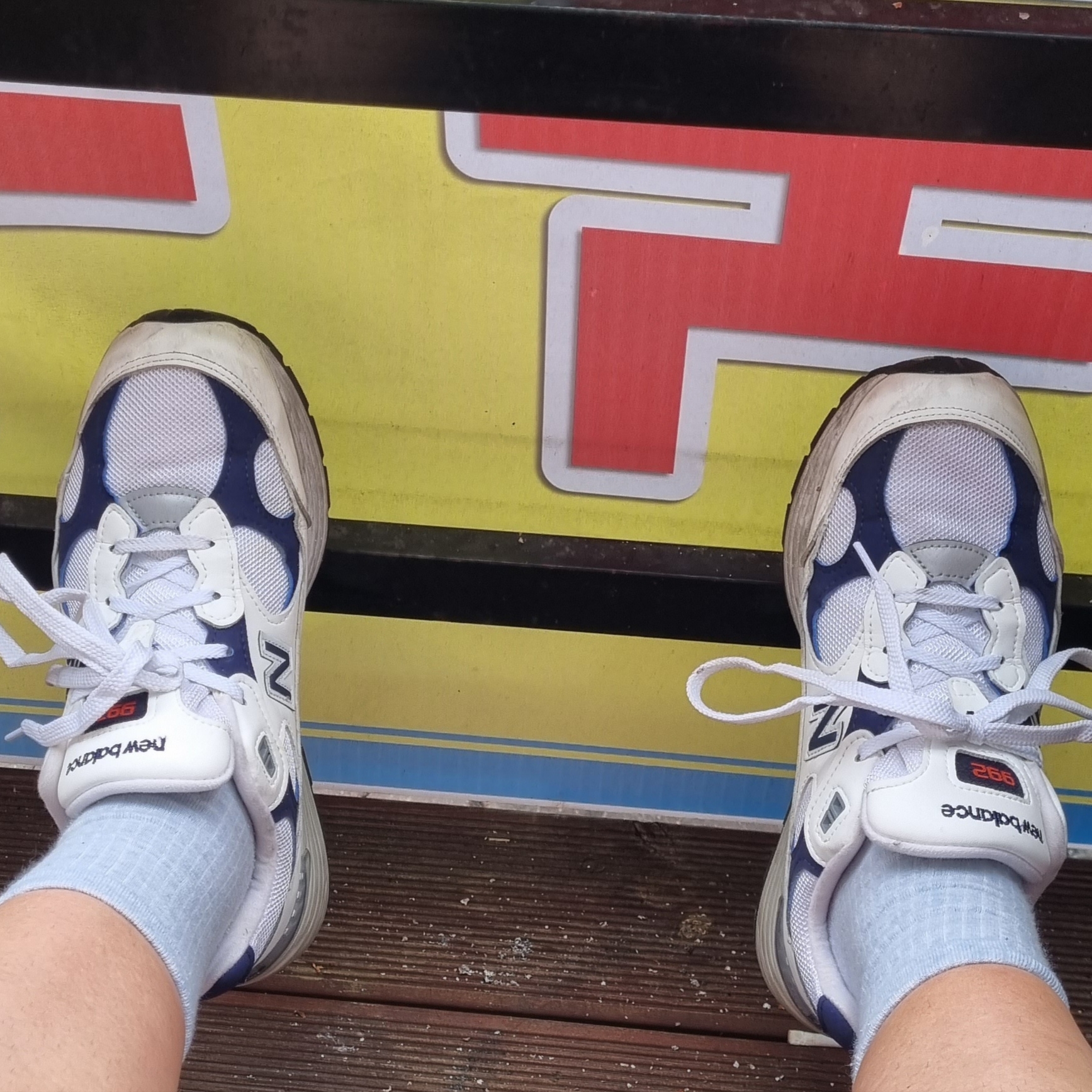 New Balance 992 Made in USA White Navy 착용 스타일