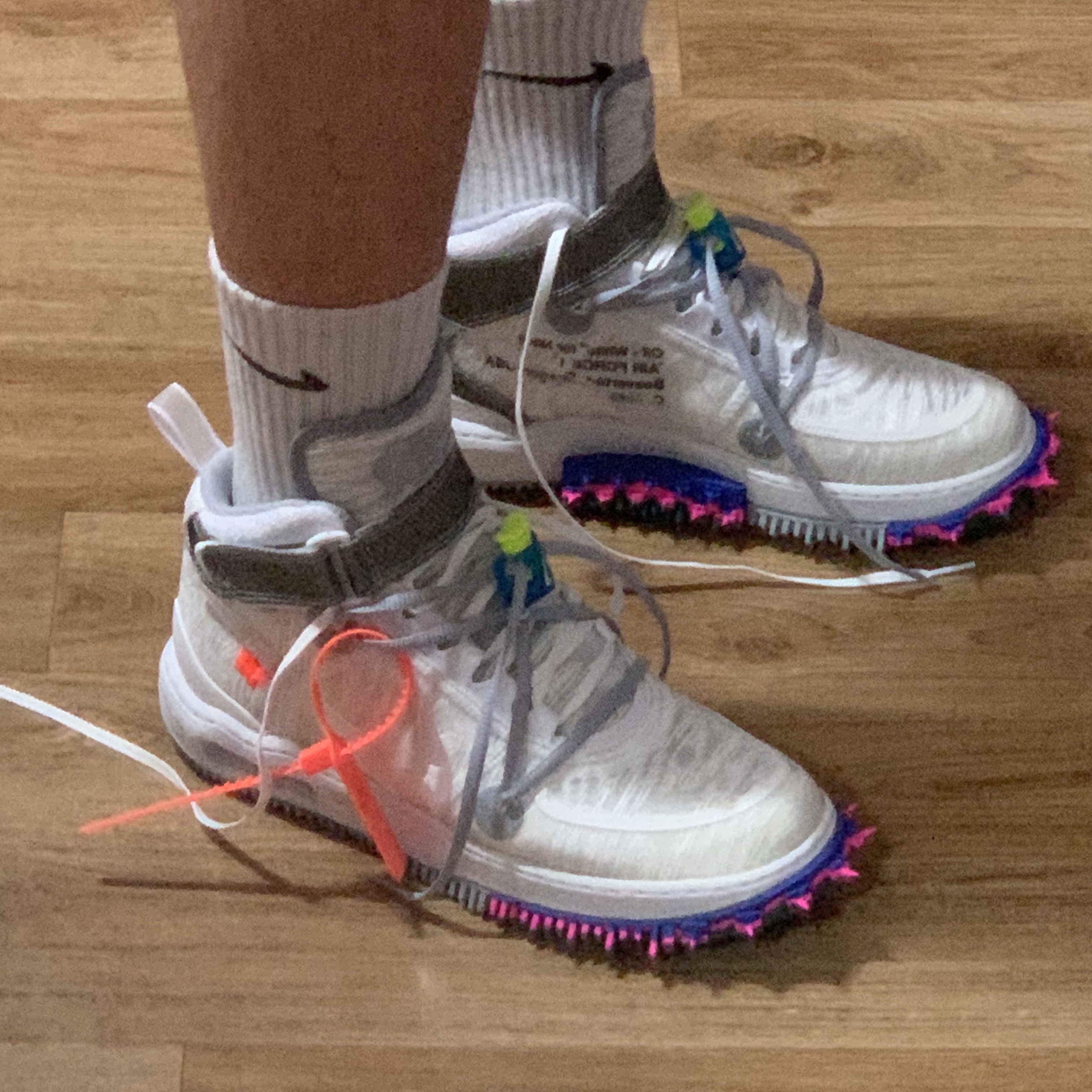 Nike x Off-White Air Force 1 Mid SP White 착용 스타일