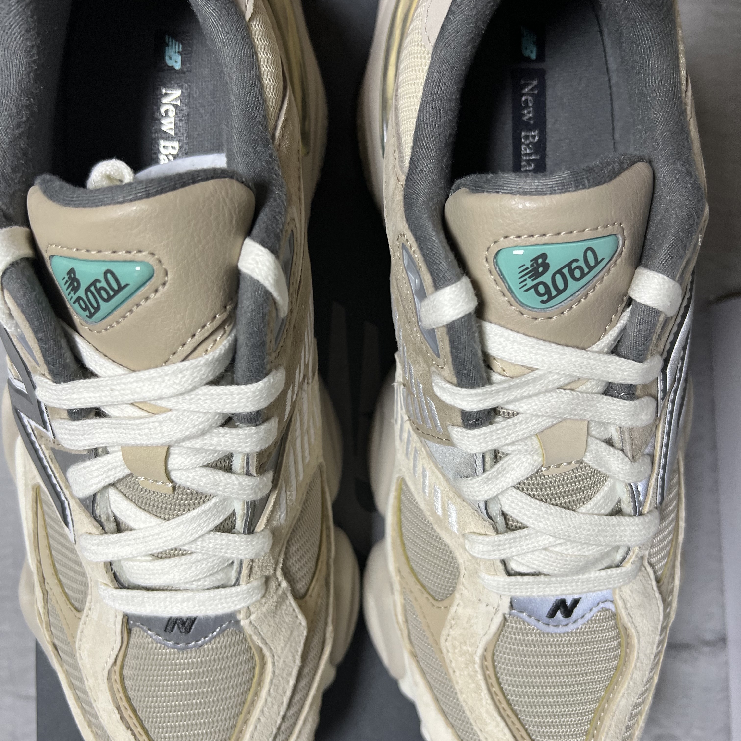New Balance 9060 Sea Salt 착용 스타일 - 1