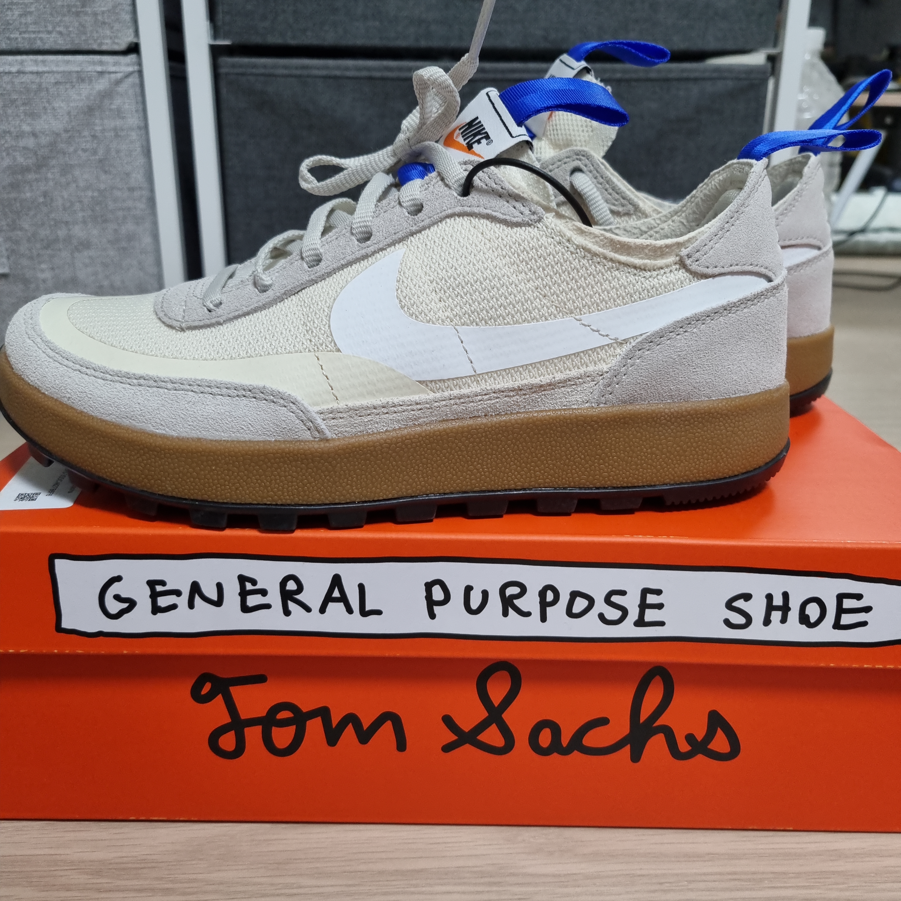 Nike x Tom Sachs General Purpose Shoe Light Cream, Essentials The Core Collection Sweatshorts Oatmeal 착용 스타일 - 1