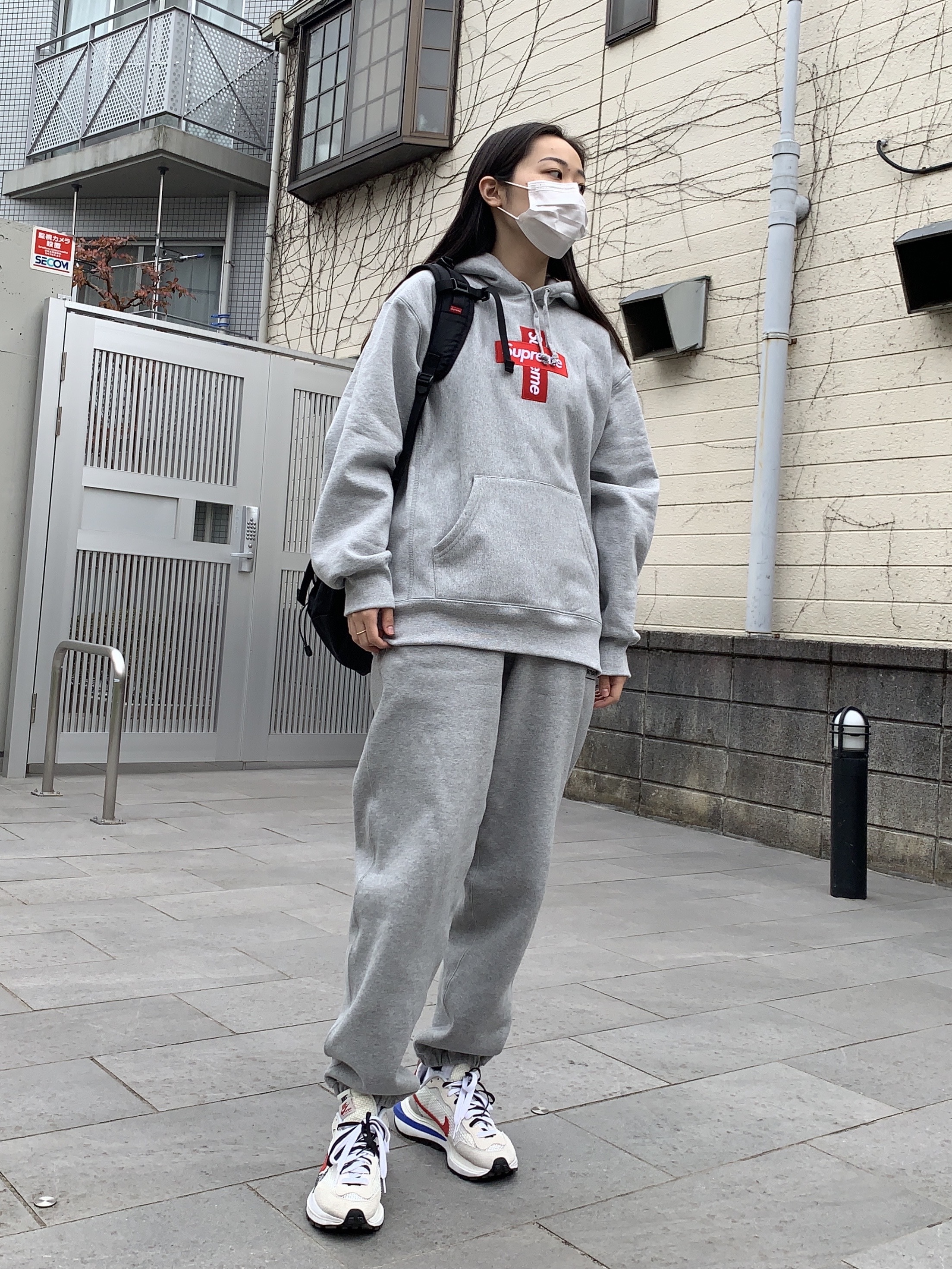 Supreme Cross Box Logo Hooded Sweatshirt Heather Grey - 20FW, Nike x Sacai VaporWaffle Royal Fuchsia 착용 스타일