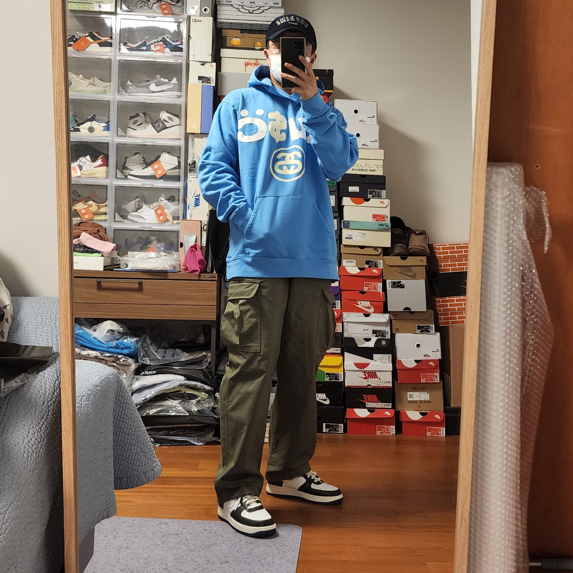 Supreme x Nike Arc Corduroy 6-Panel Black - 22SS, Stussy x Cactus Plant Flea Market 8 Ball Pigment Dyed Hoodie Blue 착용 스타일 - 1