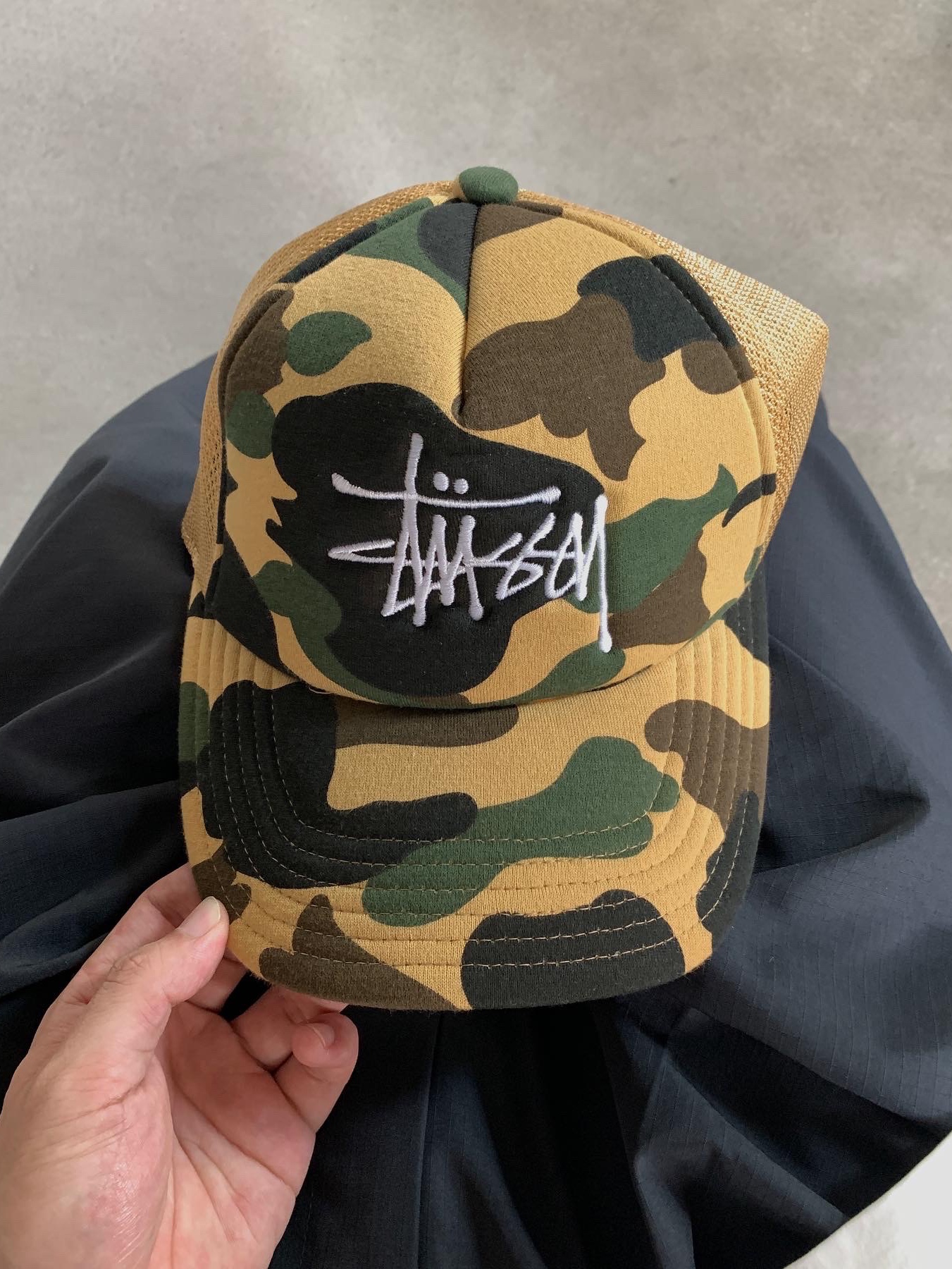 Stussy x BAPE Trucker Cap Yellow 착용 스타일 - 5