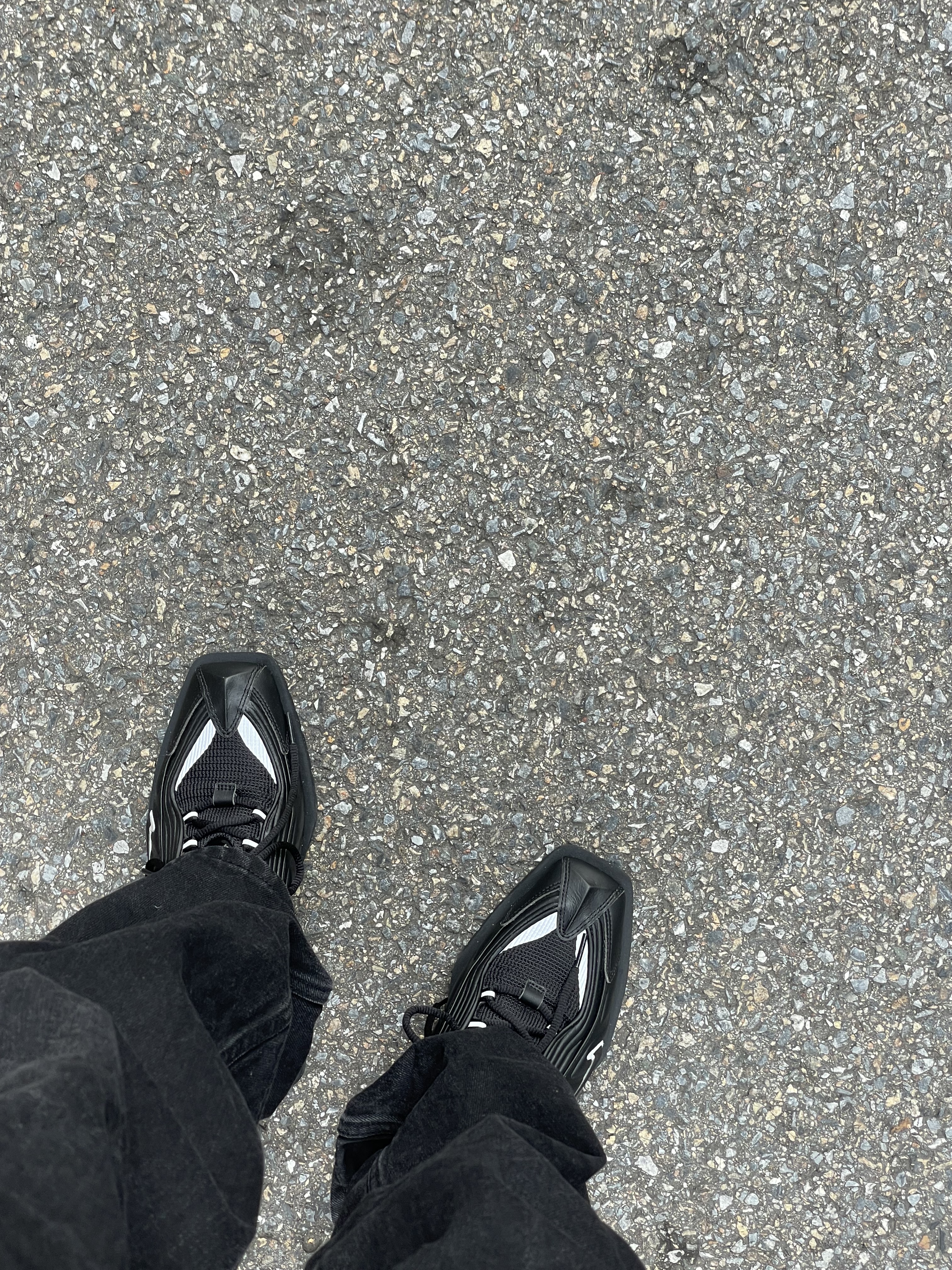 Nike x Martine Rose Shox MR4 Black 착용 스타일