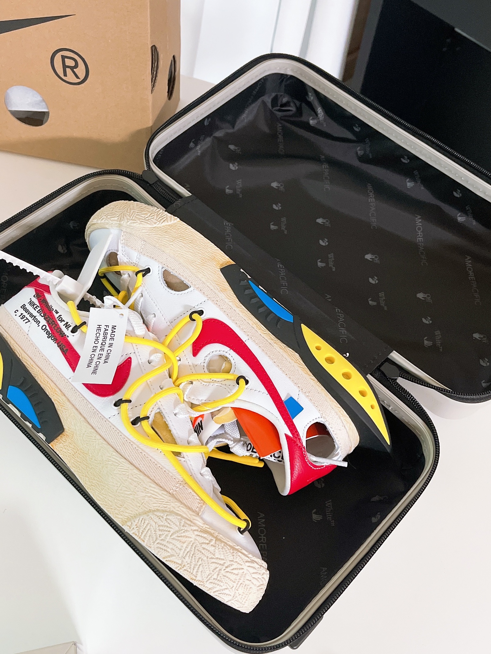 Nike x Off-White Blazer Low '77 White and University Red, Off-White x Amore Pacific Protection Box (Without Cosmetics) 착용 스타일 - 4