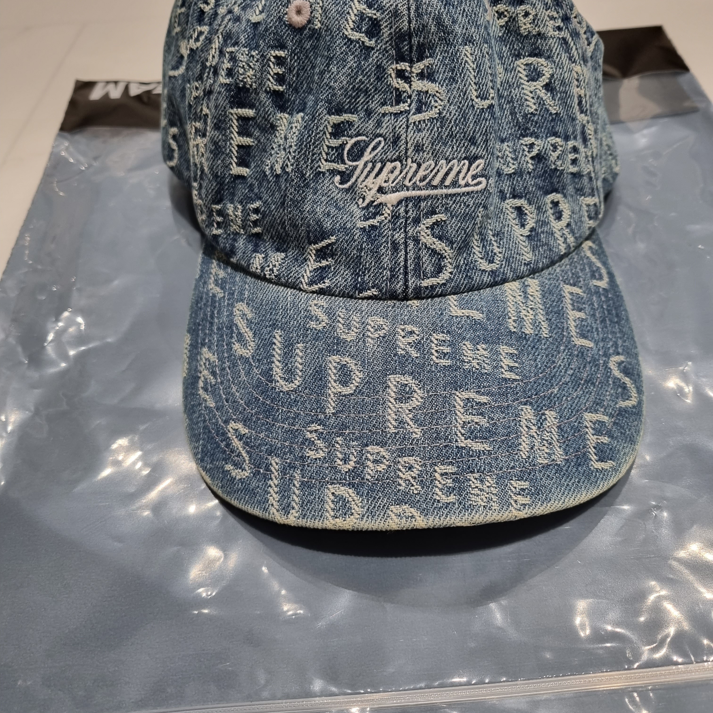 Supreme Warp Jacquard Logos Denim 6-Panel Blue - 21SS 착용 스타일