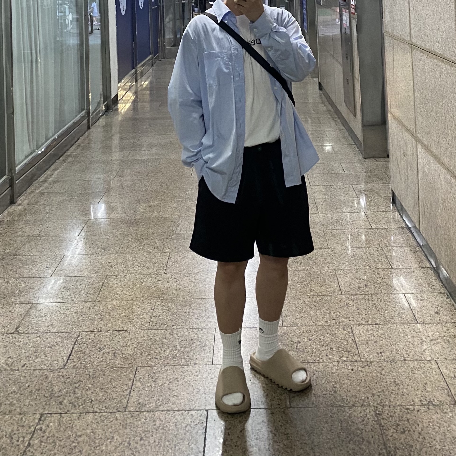 Adidas Yeezy Slide Pure - Re-Release Ver., Stussy x CDG Laguna Beach T-Shirt White 착용 스타일