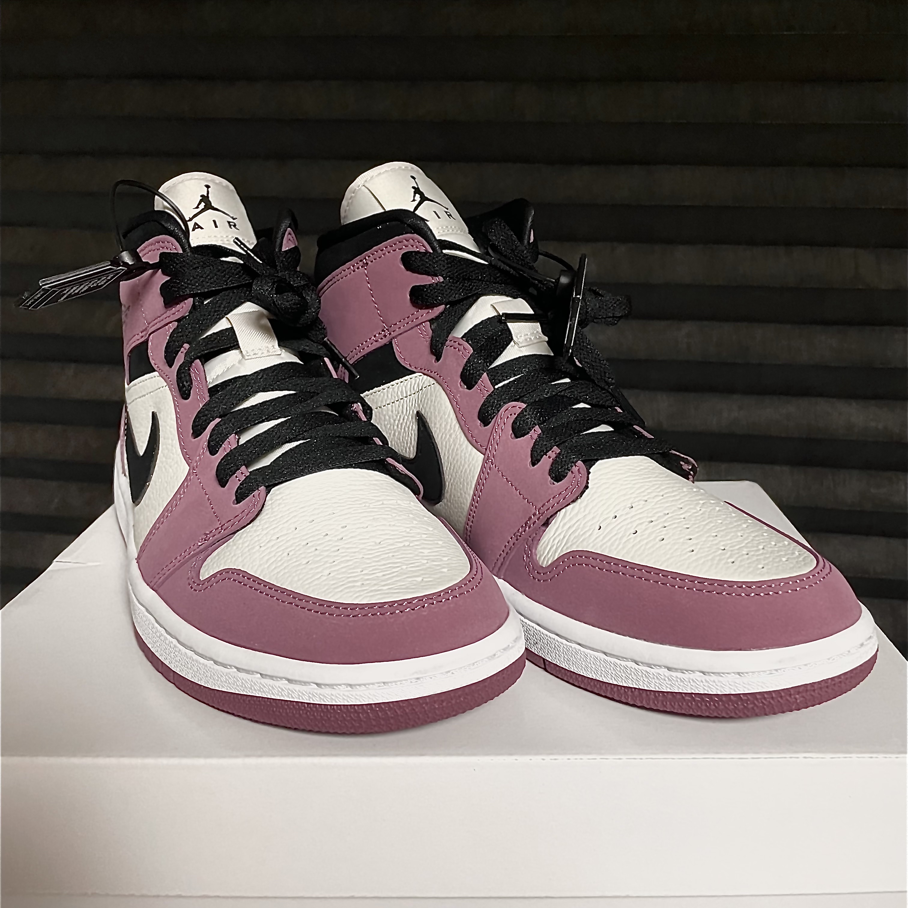 (W) Jordan 1 Mid SE Light Mulberry 착용 스타일
