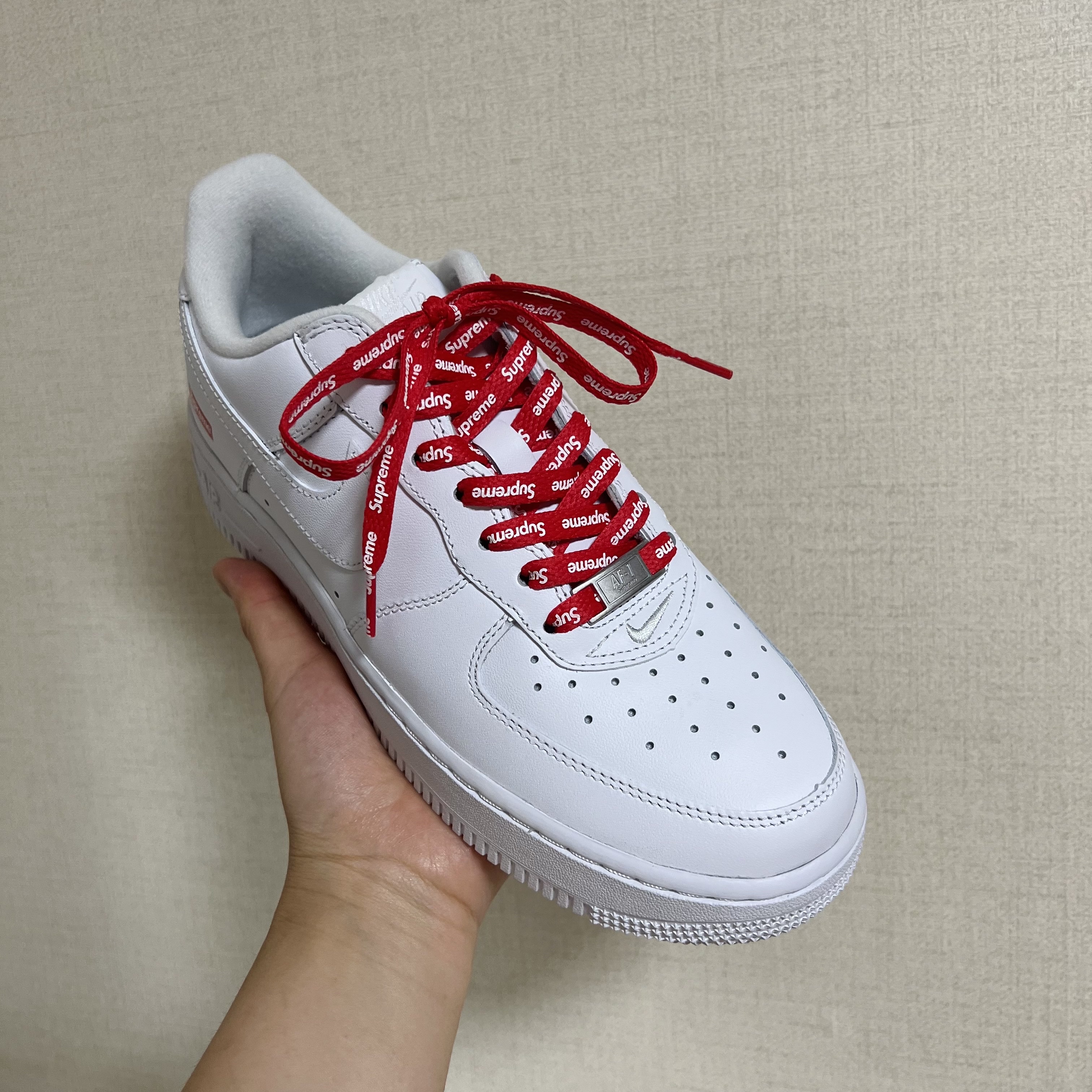 Nike x Supreme Air Force 1 Low White 착용 스타일 - 4