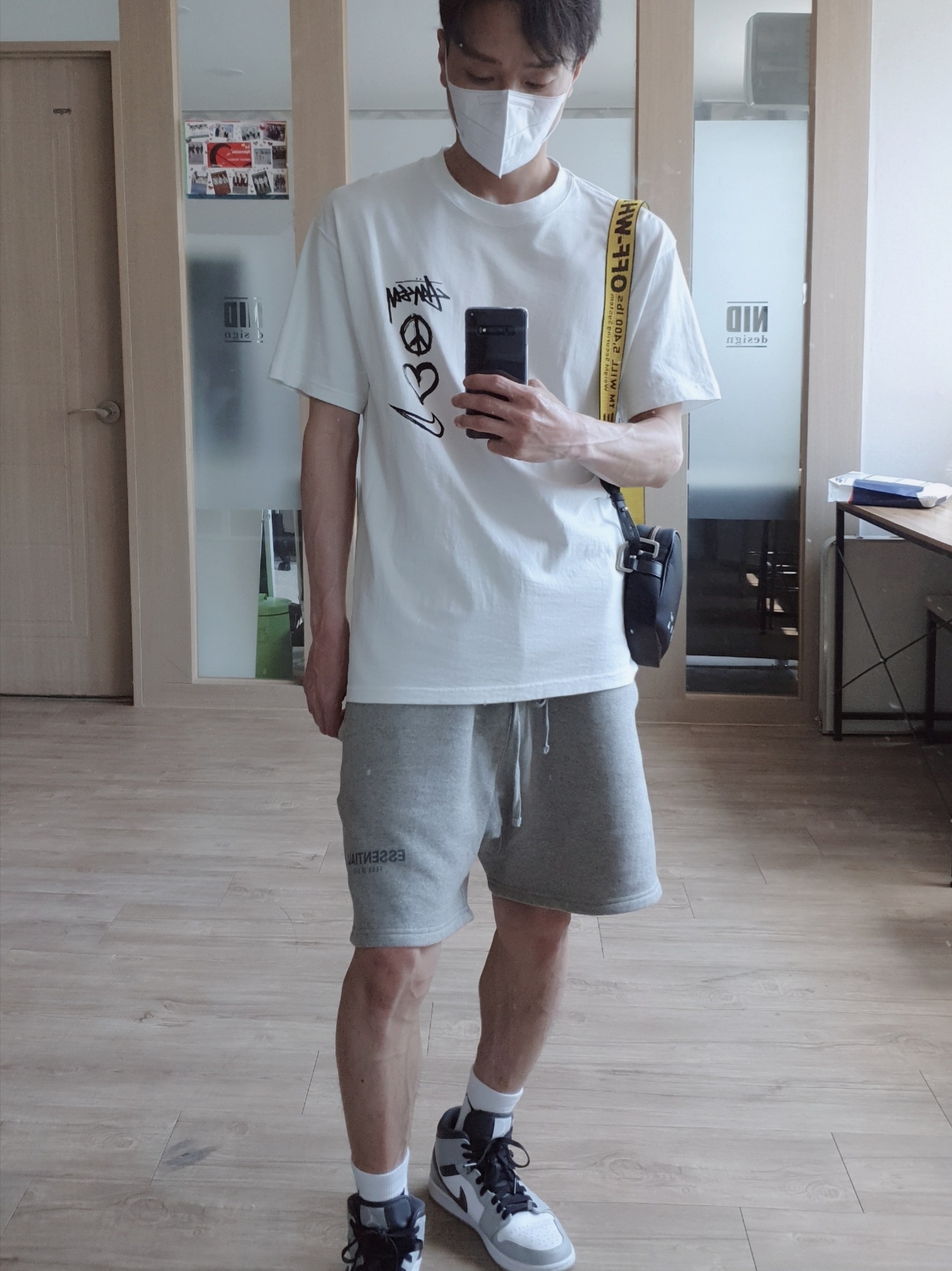 Nike x Stussy NRG RA T-Shirt Summit White (DM4942-121), Essentials Sweatshorts Heather Oatmeal - 21SS 착용 스타일