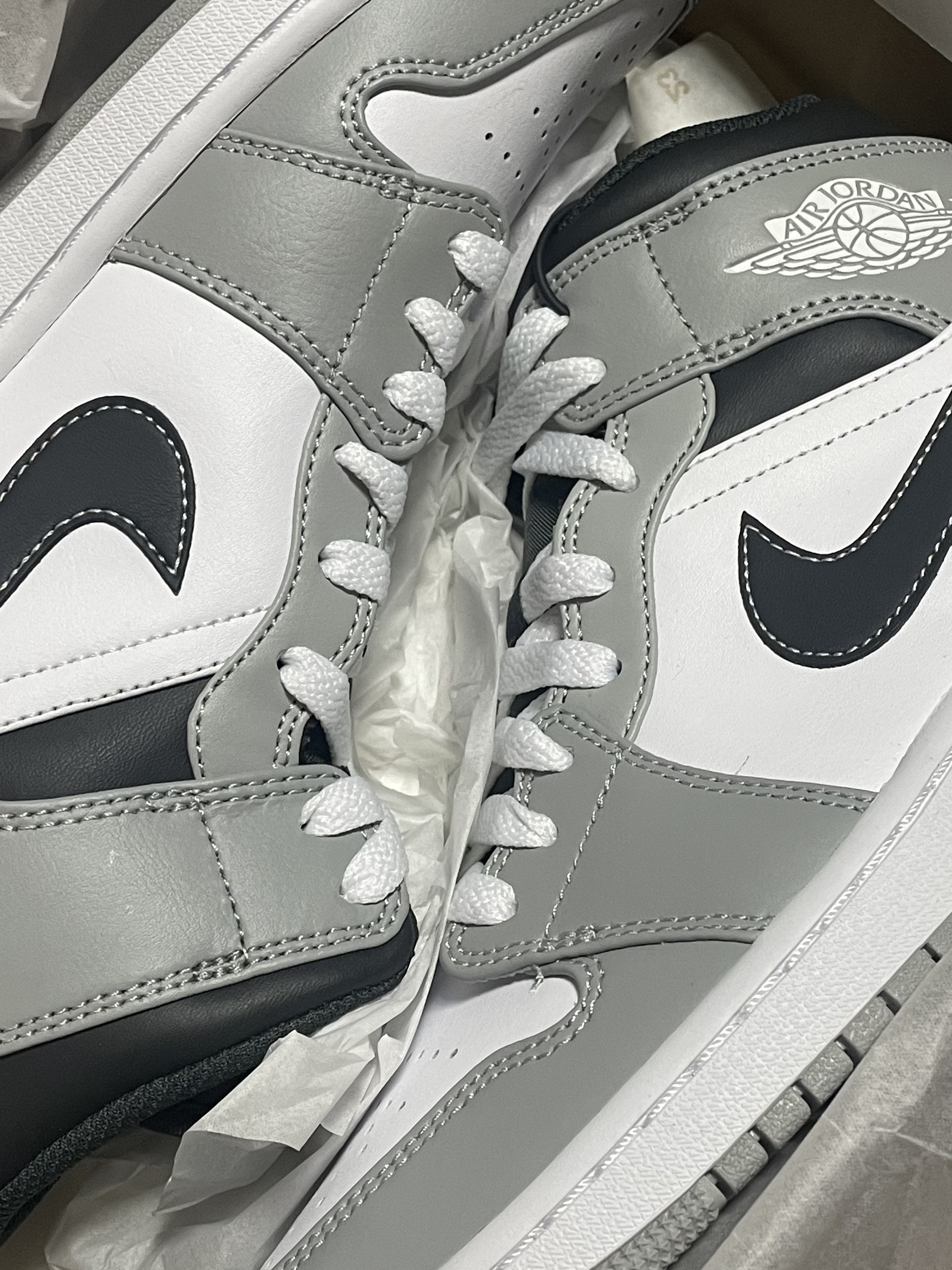 Jordan 1 Mid Light Smoke Grey Anthracite 착용 스타일