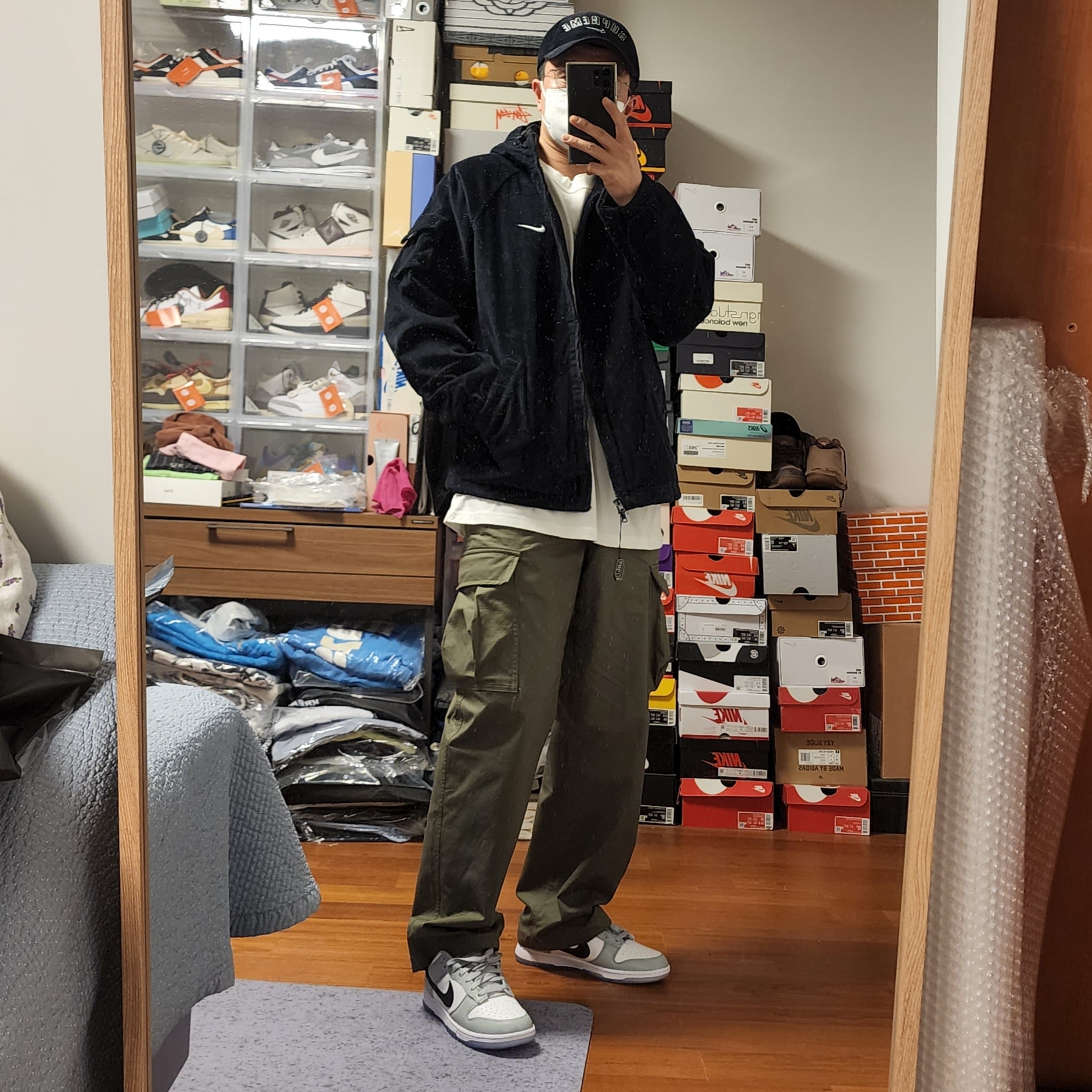 Supreme x Nike Arc Corduroy Hooded Jacket Black - 22SS, Supreme x Nike Arc Corduroy 6-Panel Black - 22SS 착용 스타일 - 1