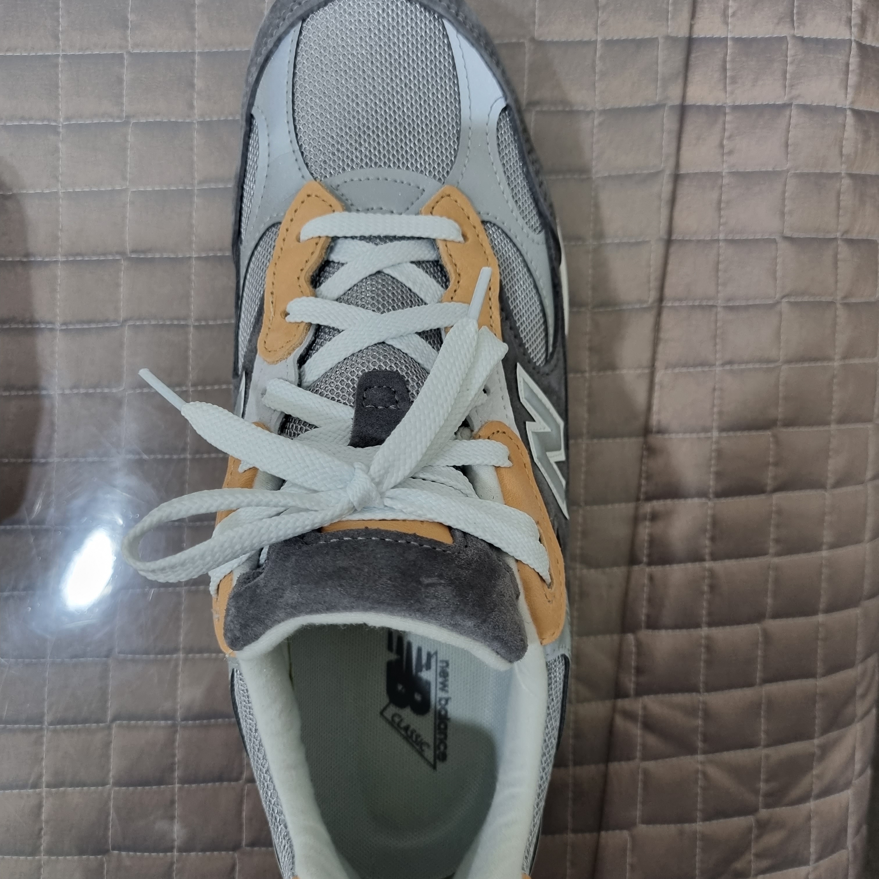 New Balance x Todd Snyder 992 Made in USA 10th Anniversary Grey Tan 착용 스타일 - 1