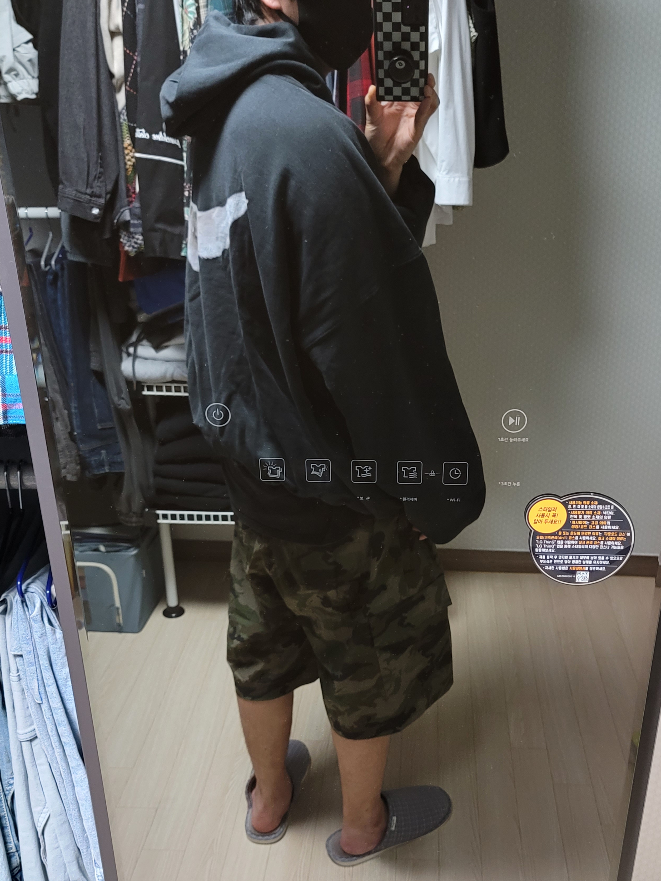 Yeezy Gap Engineered By Balenciaga Dove Hoodie Washed Black 착용 스타일
