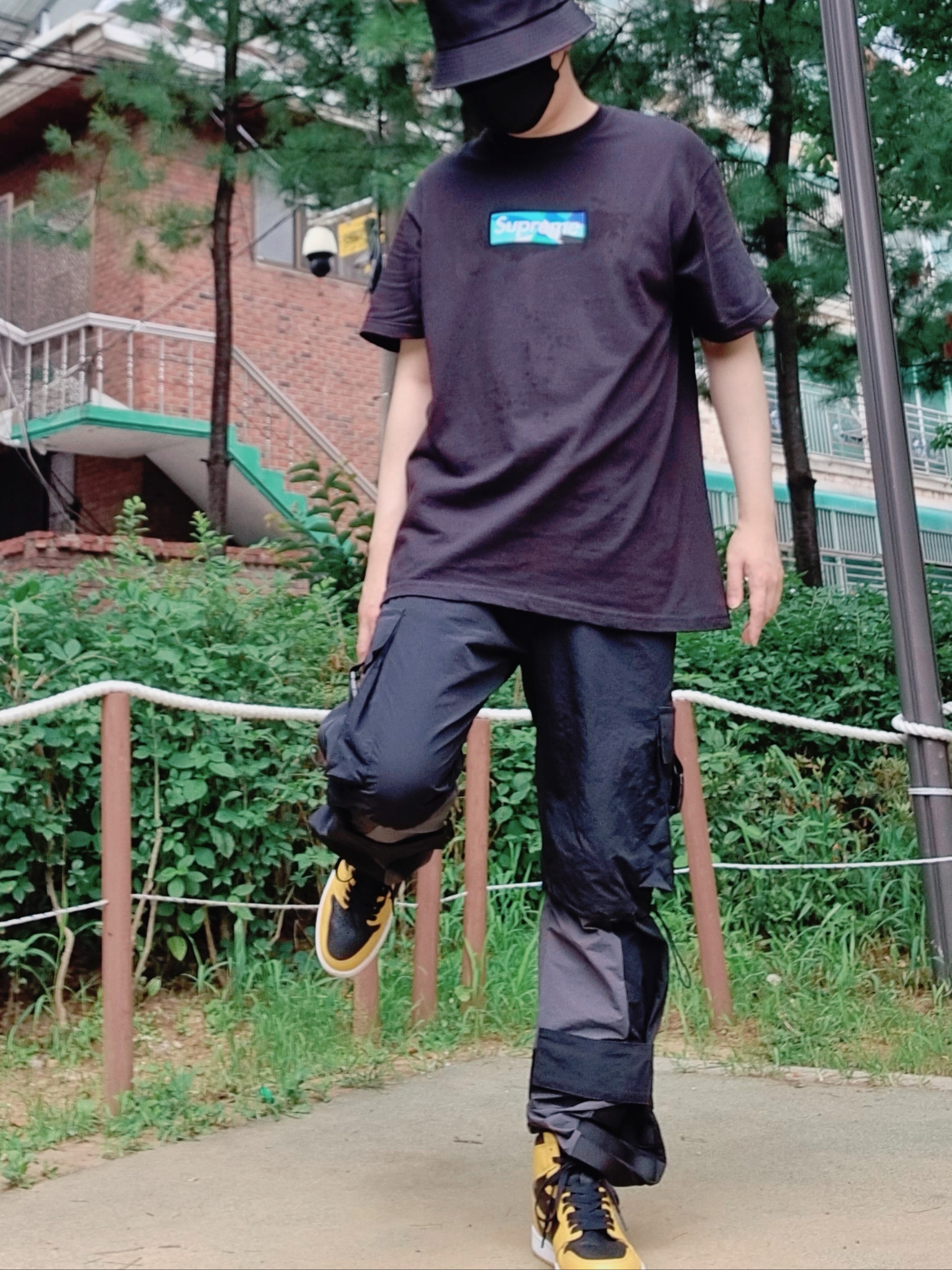 Jordan 1 Retro High OG Pollen, Supreme x Emilio Pucci Box Logo T-Shirt Black Blue - 21SS 착용 스타일 - 2