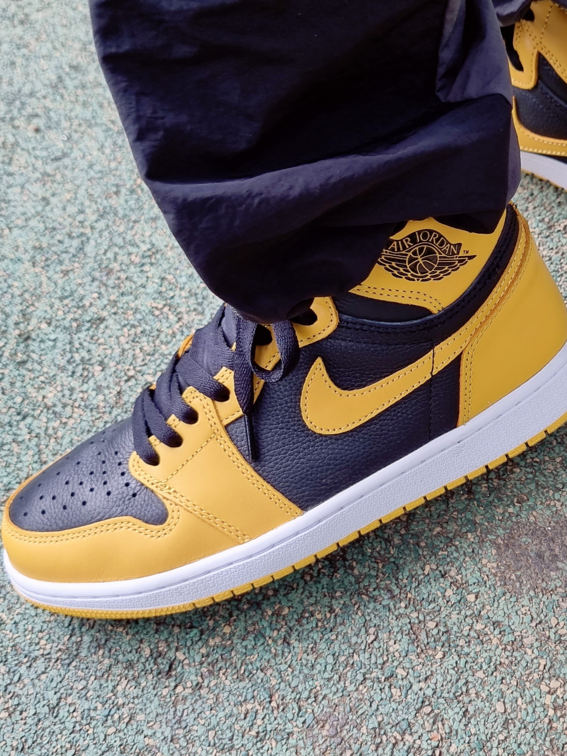 Jordan 1 Retro High OG Pollen, Supreme x Emilio Pucci Box Logo T-Shirt Black Blue - 21SS 착용 스타일 - 4