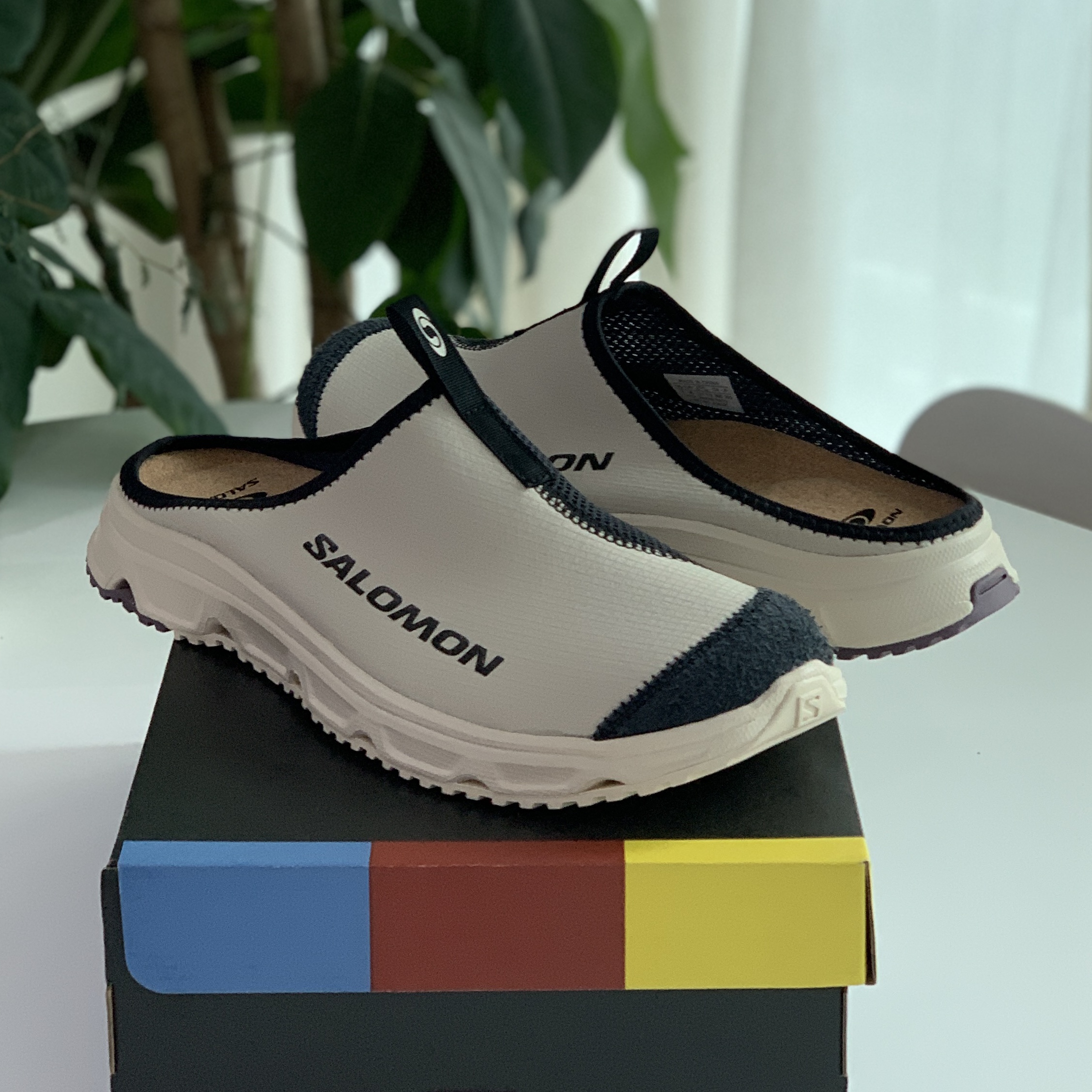 Salomon RX Slide 3.0 Bleached Sand 착용 스타일