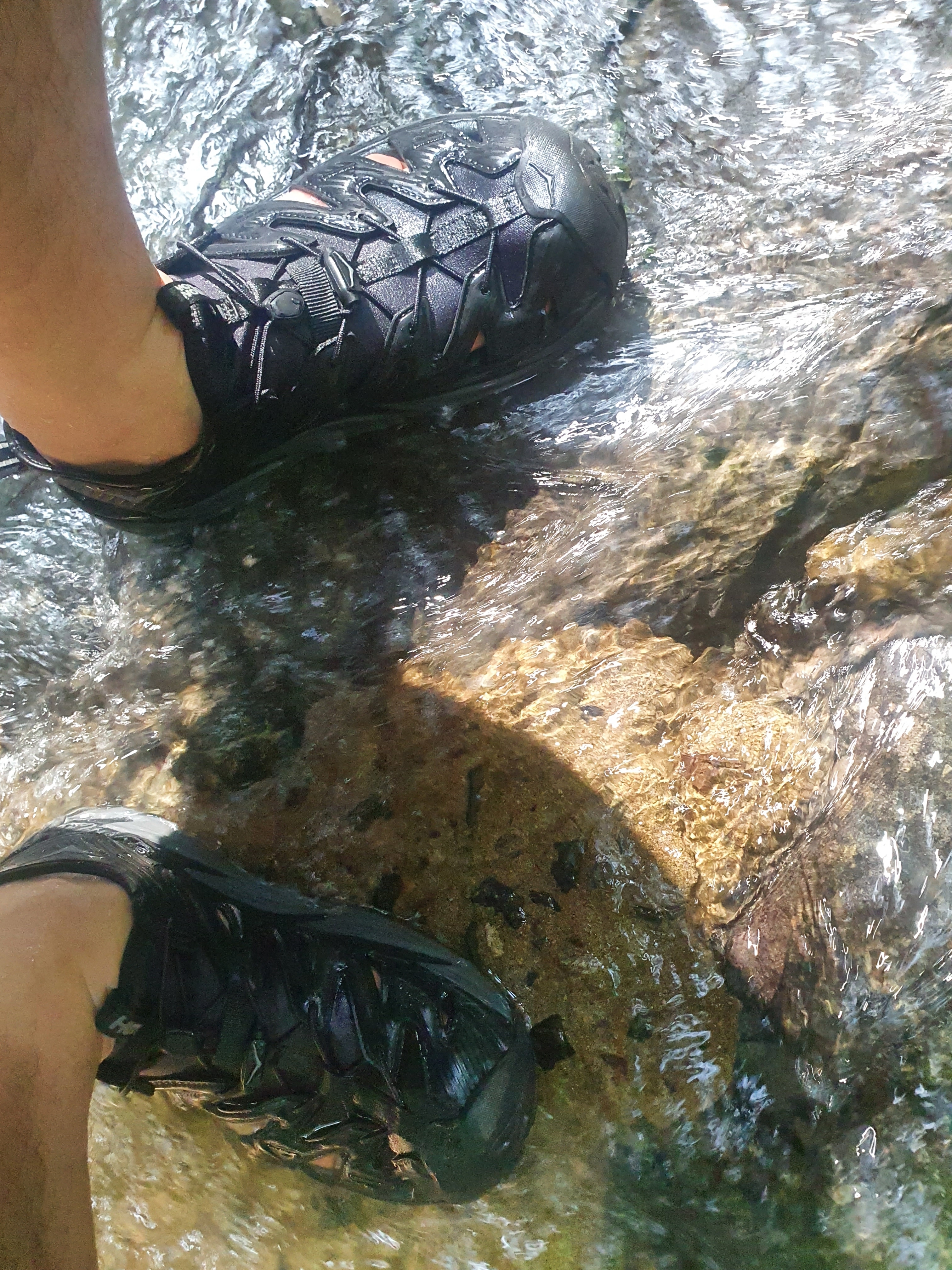 Hoka Hopara Black Dark Shadow 착용 스타일