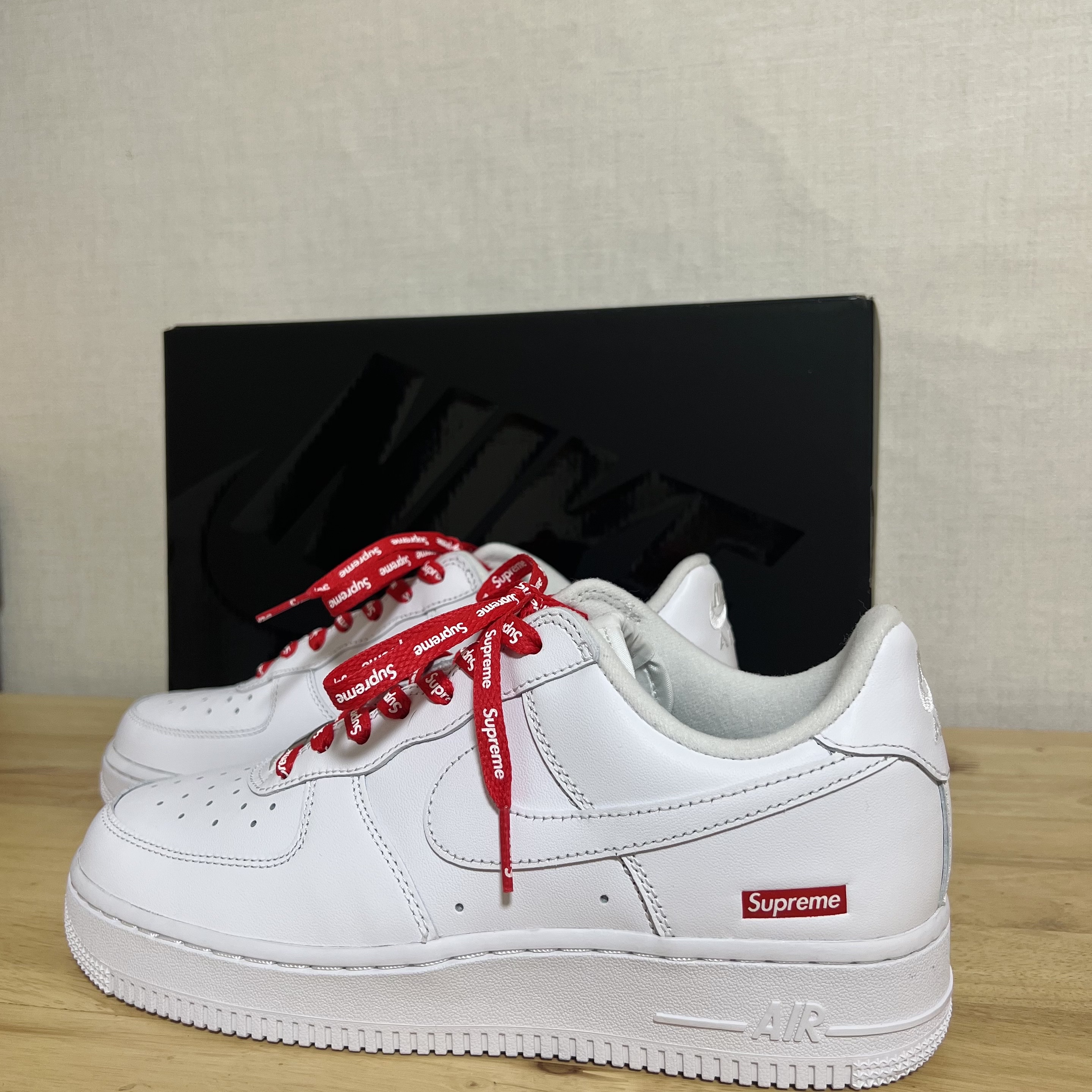 Nike x Supreme Air Force 1 Low White 착용 스타일 - 1
