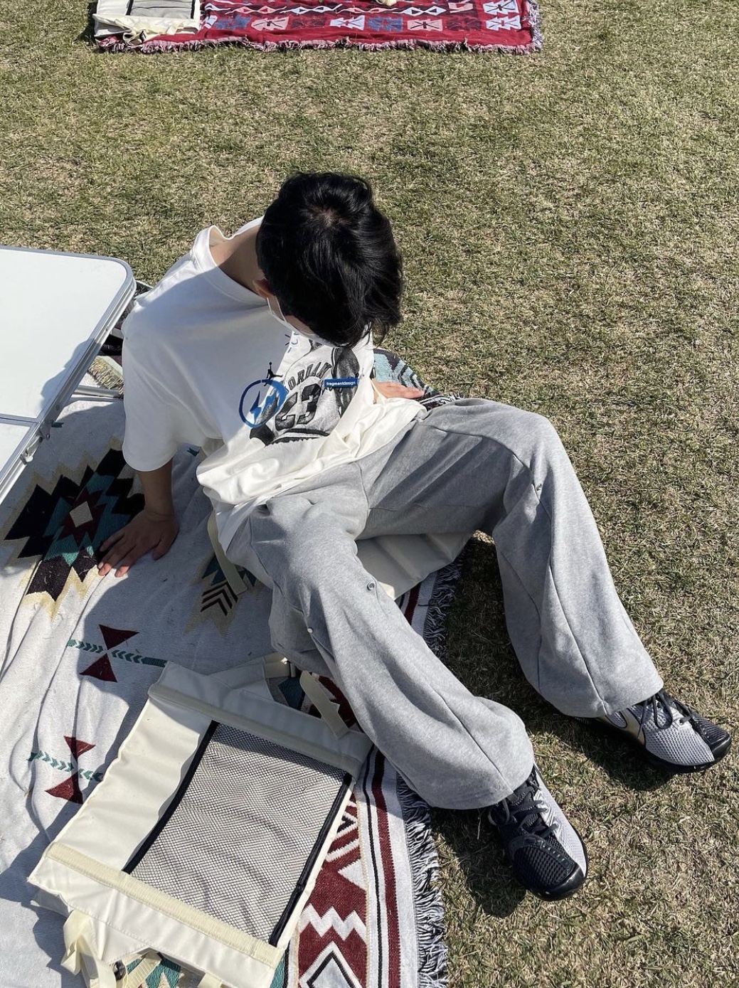 Jordan x Travis Scott x Fragment T-Shirt Sail (DJ0619-133), Asics x Kiko Kostadinov Gel Sokat Infinity Dark Grey 착용 스타일