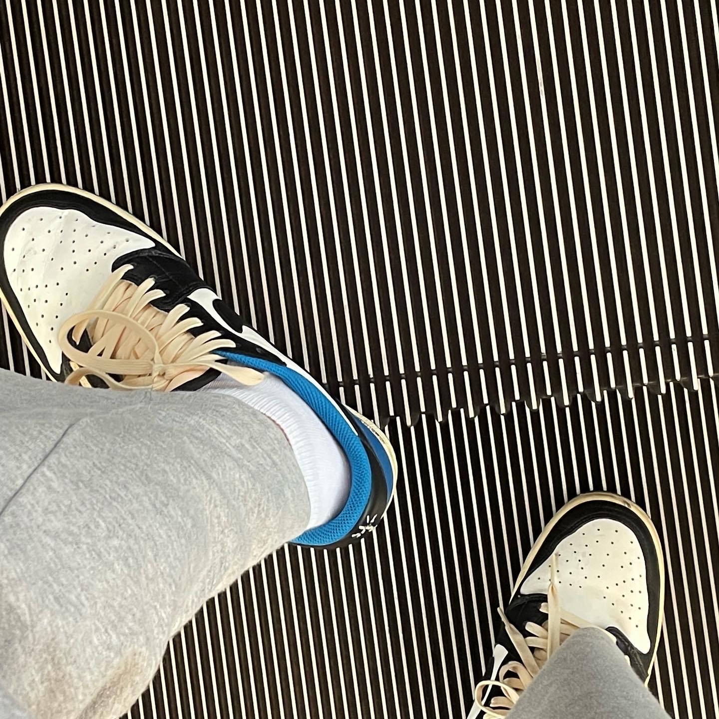 Jordan 1 x Travis Scott x Fragment Retro Low OG SP Military Blue 착용 스타일