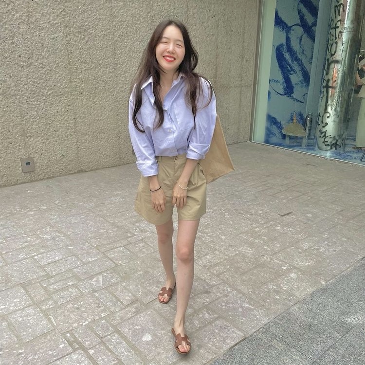 (W) Hermes Oran Sandal Calfskin & Gold Piqures Ecrues 착용 스타일 - 2