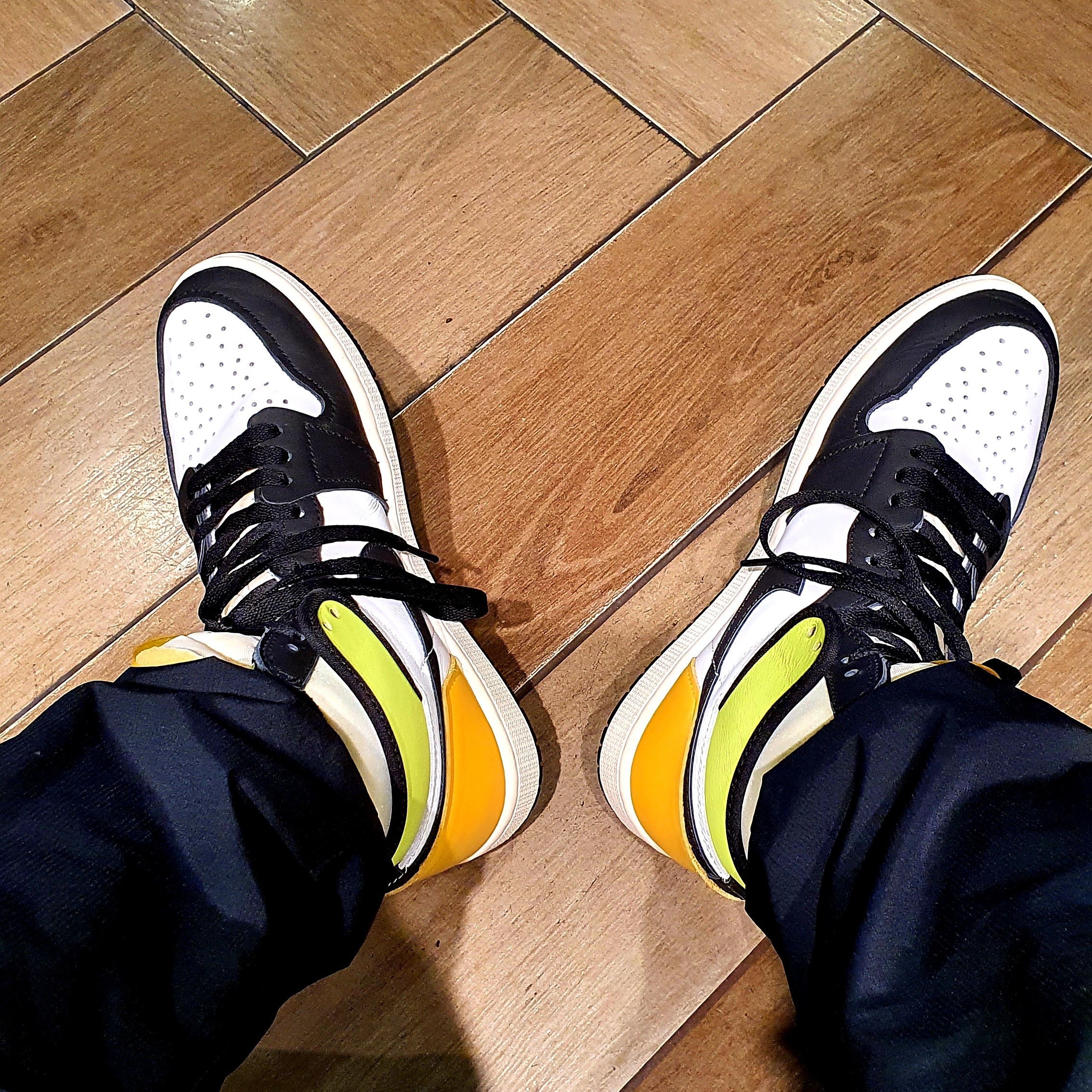 Jordan 1 Retro High OG Volt Gold 착용 스타일
