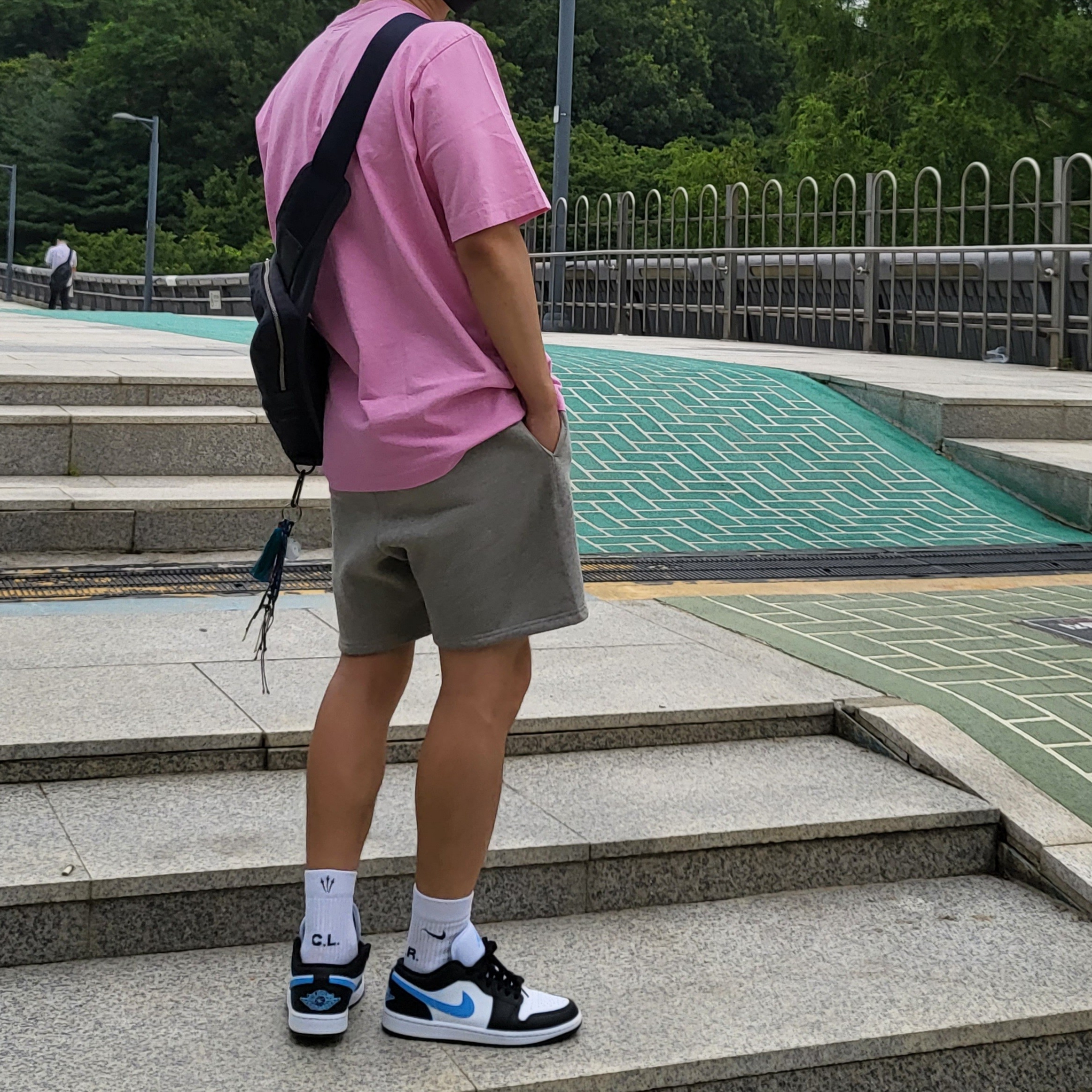 (W) Jordan 1 Low Black University Blue 착용 스타일 - 1