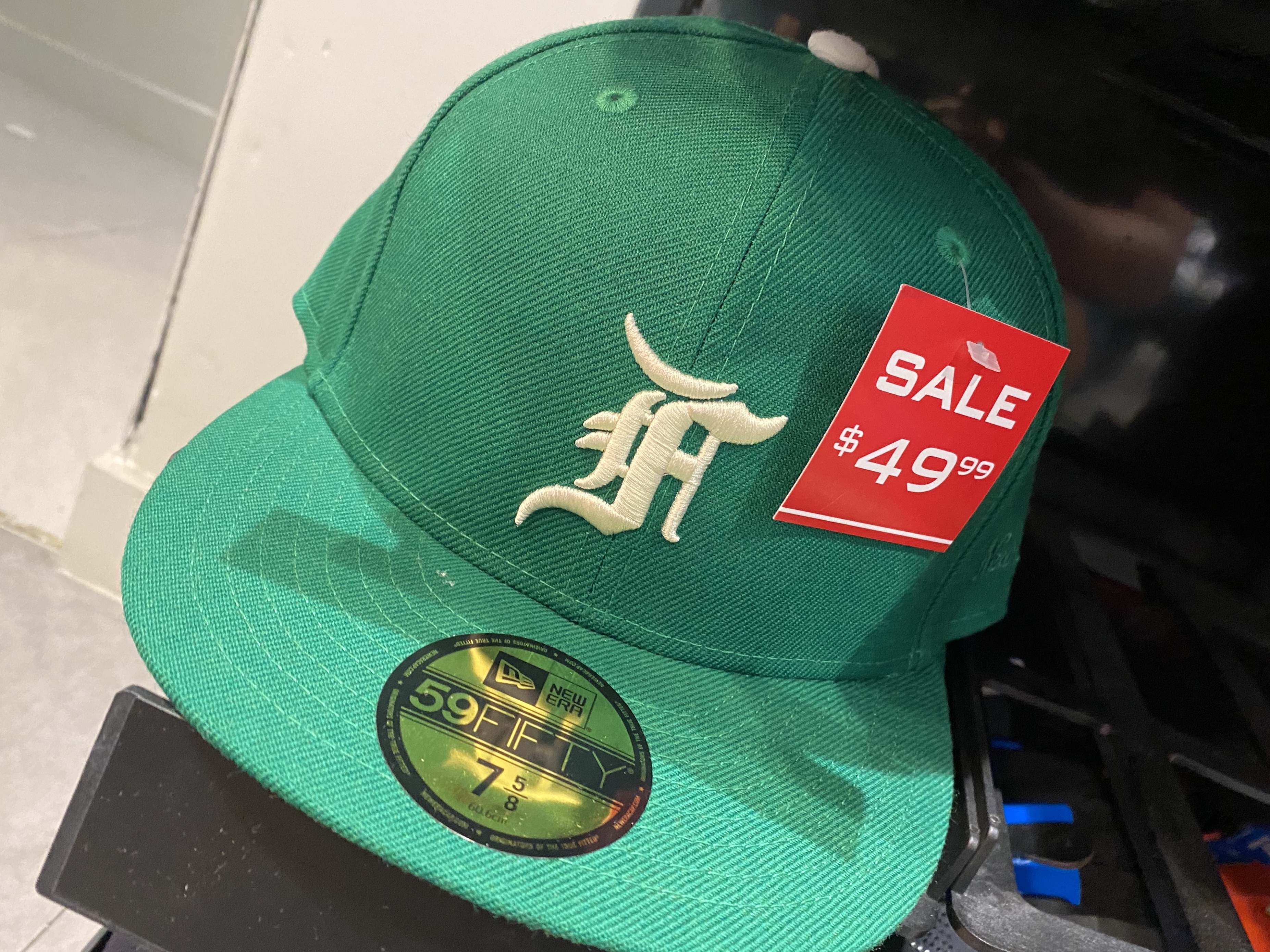 Essentials x New Era Sized Cap Kelly Green 착용 스타일 - 2