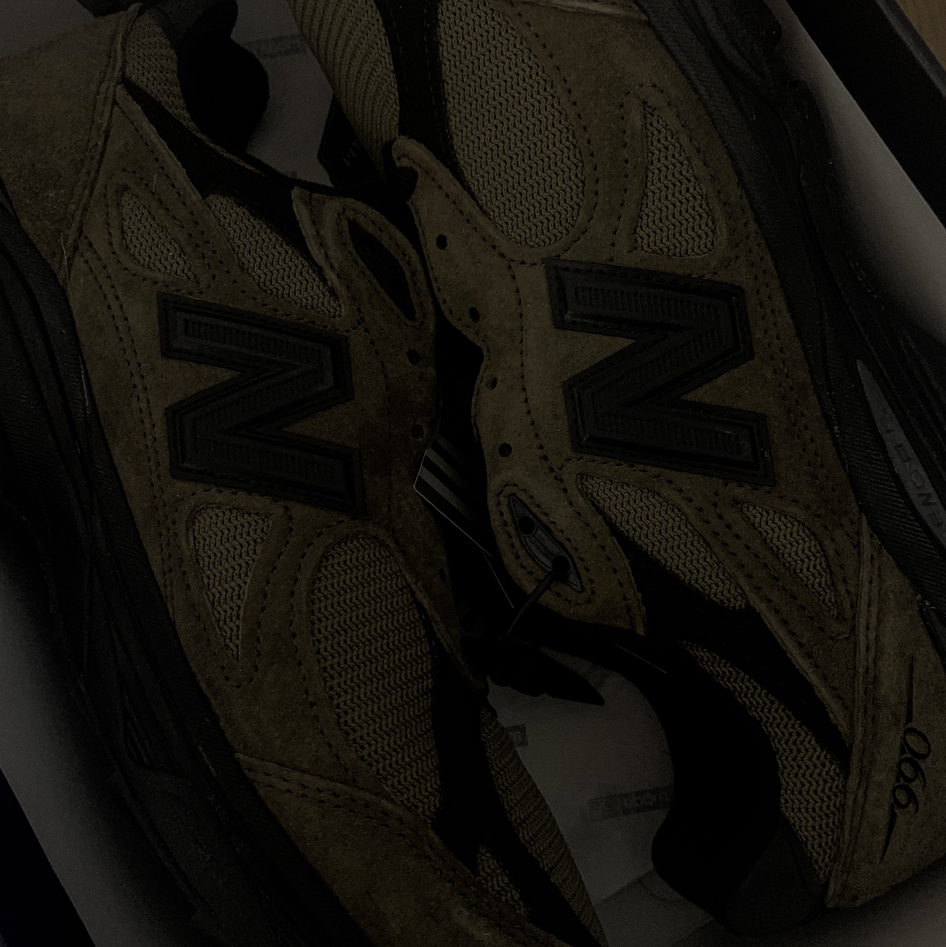 New Balance x JJJJound 990v3 Brown Black 착용 스타일 - 1