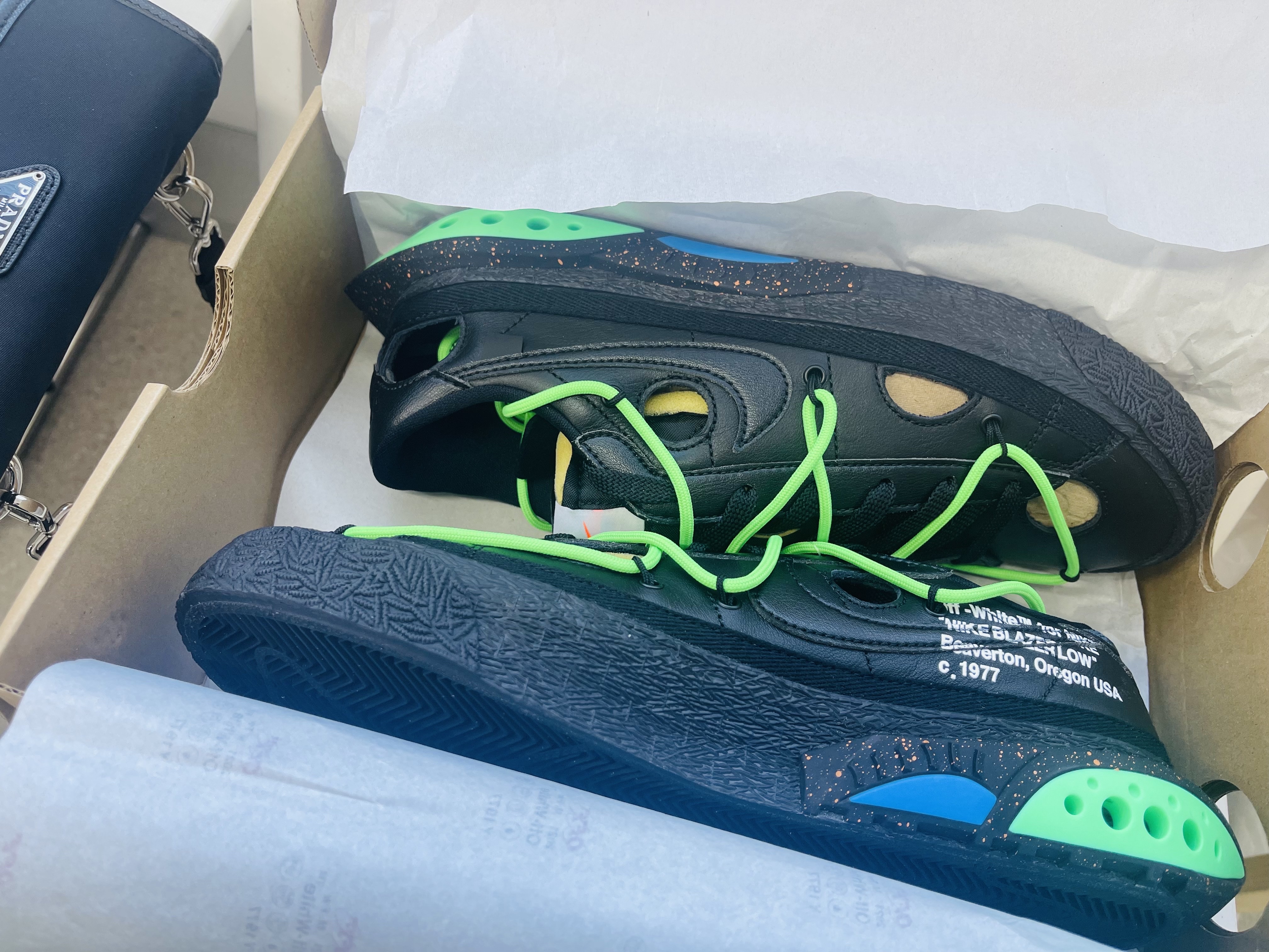 Nike x Off-White Blazer Low '77 Black and Electro Green 착용 스타일
