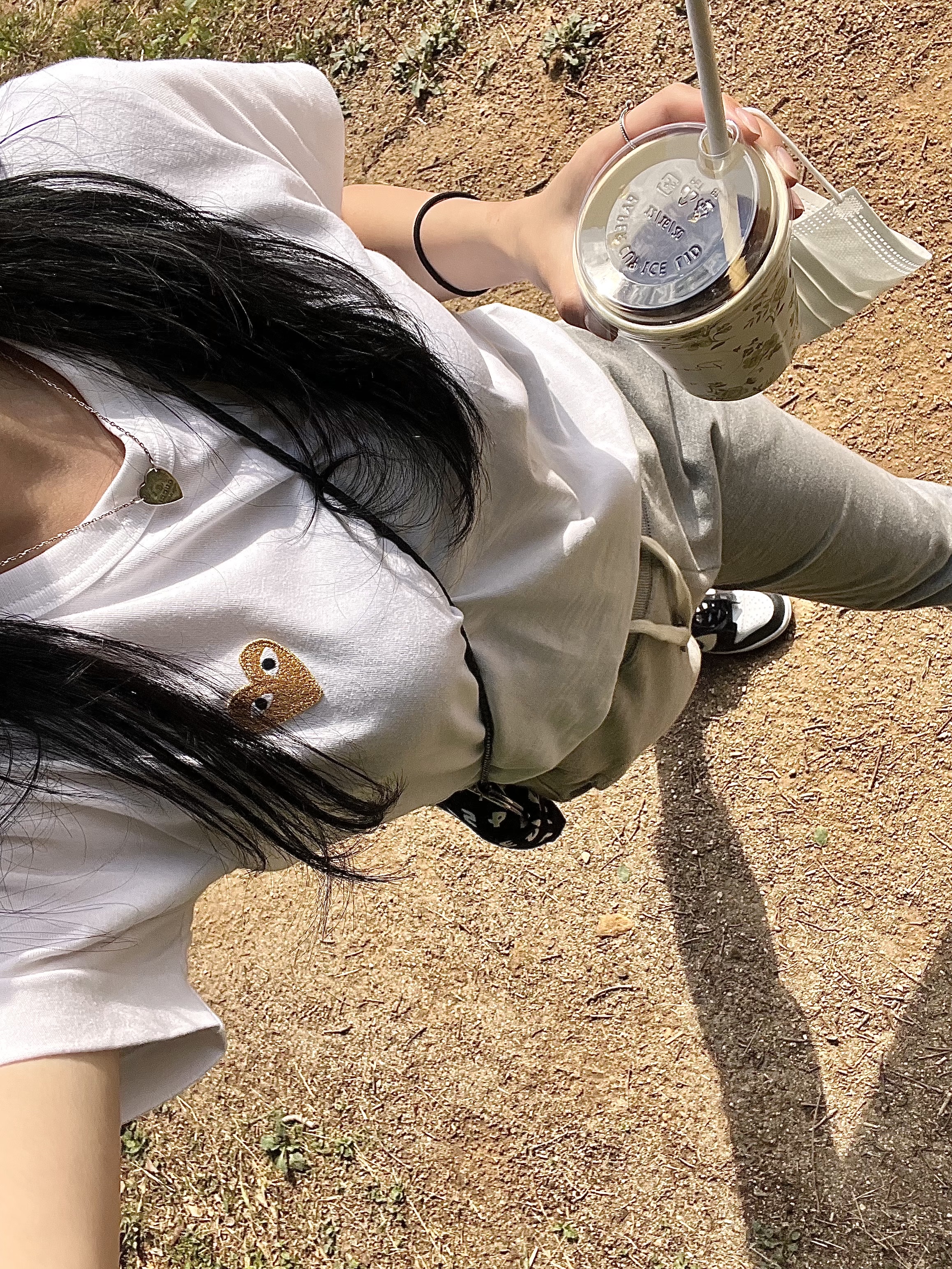(W) Nike Air Force 1 '07 Low White, Prada Re-Edition 2005 Re-Nylon Mini Hobo Bag Black 착용 스타일 - 2