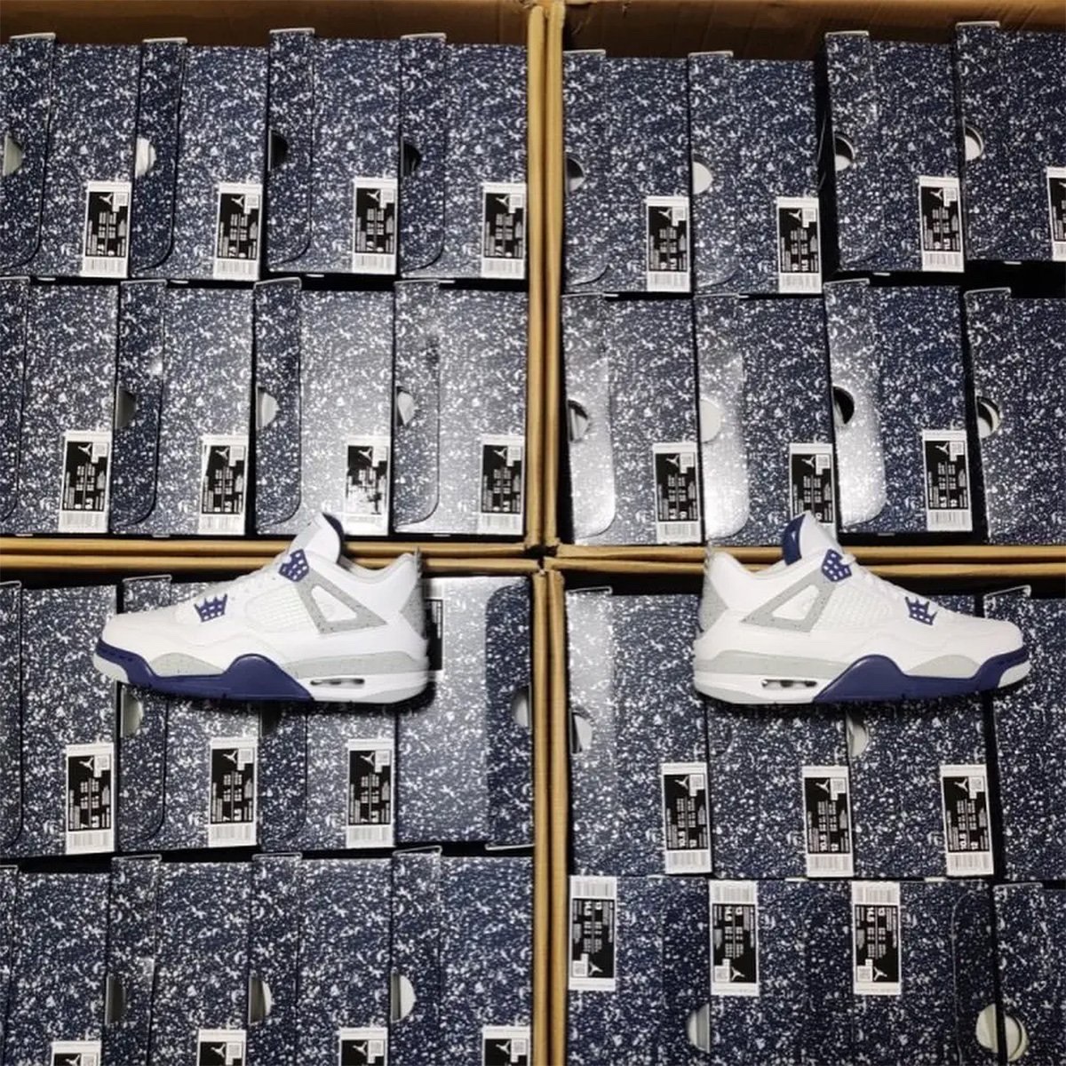 Jordan 1 Retro High OG CO.JP Midnight Navy, Jordan 4 Retro White and Black 착용 스타일 - 5