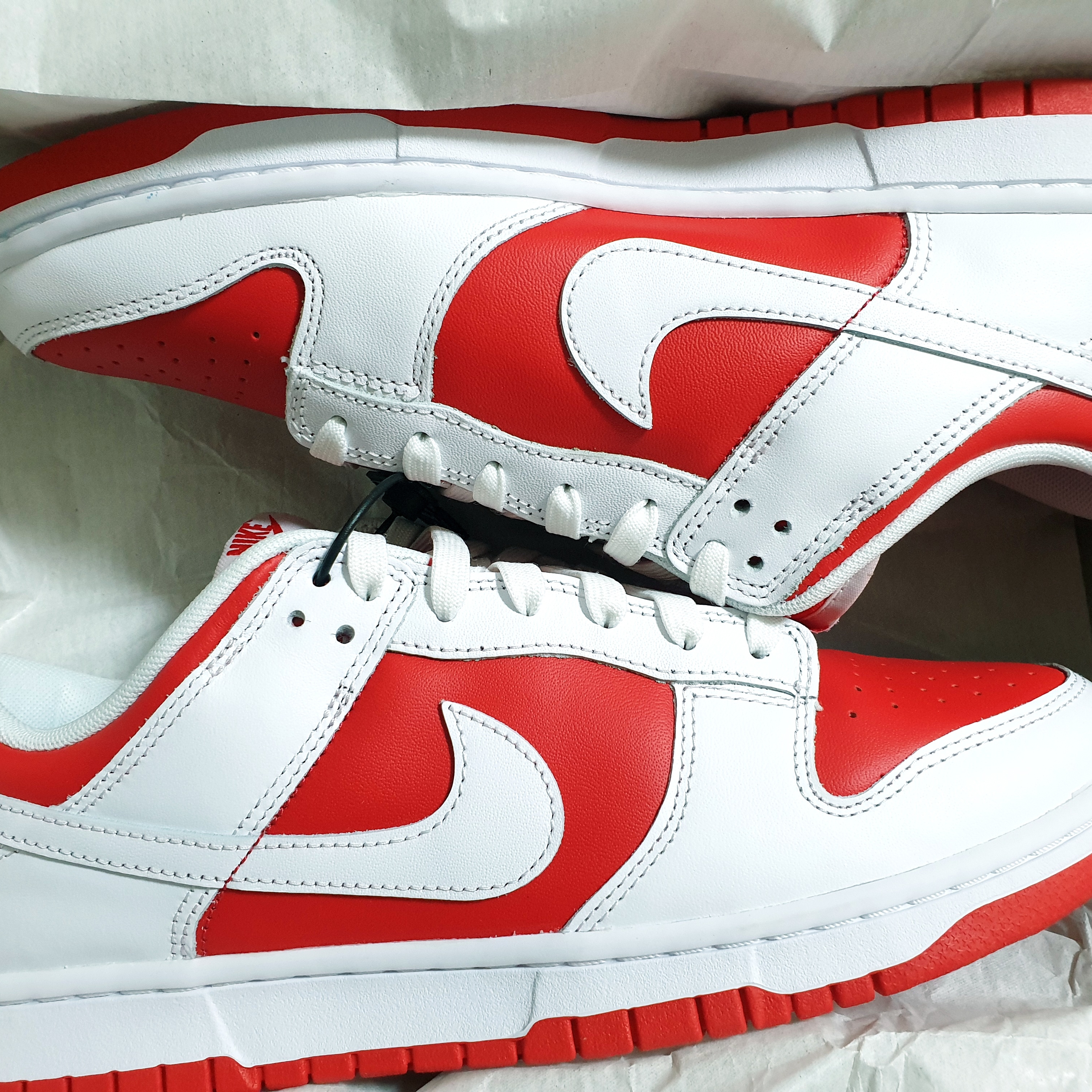 Nike Dunk Low Retro Championship Red 착용 스타일