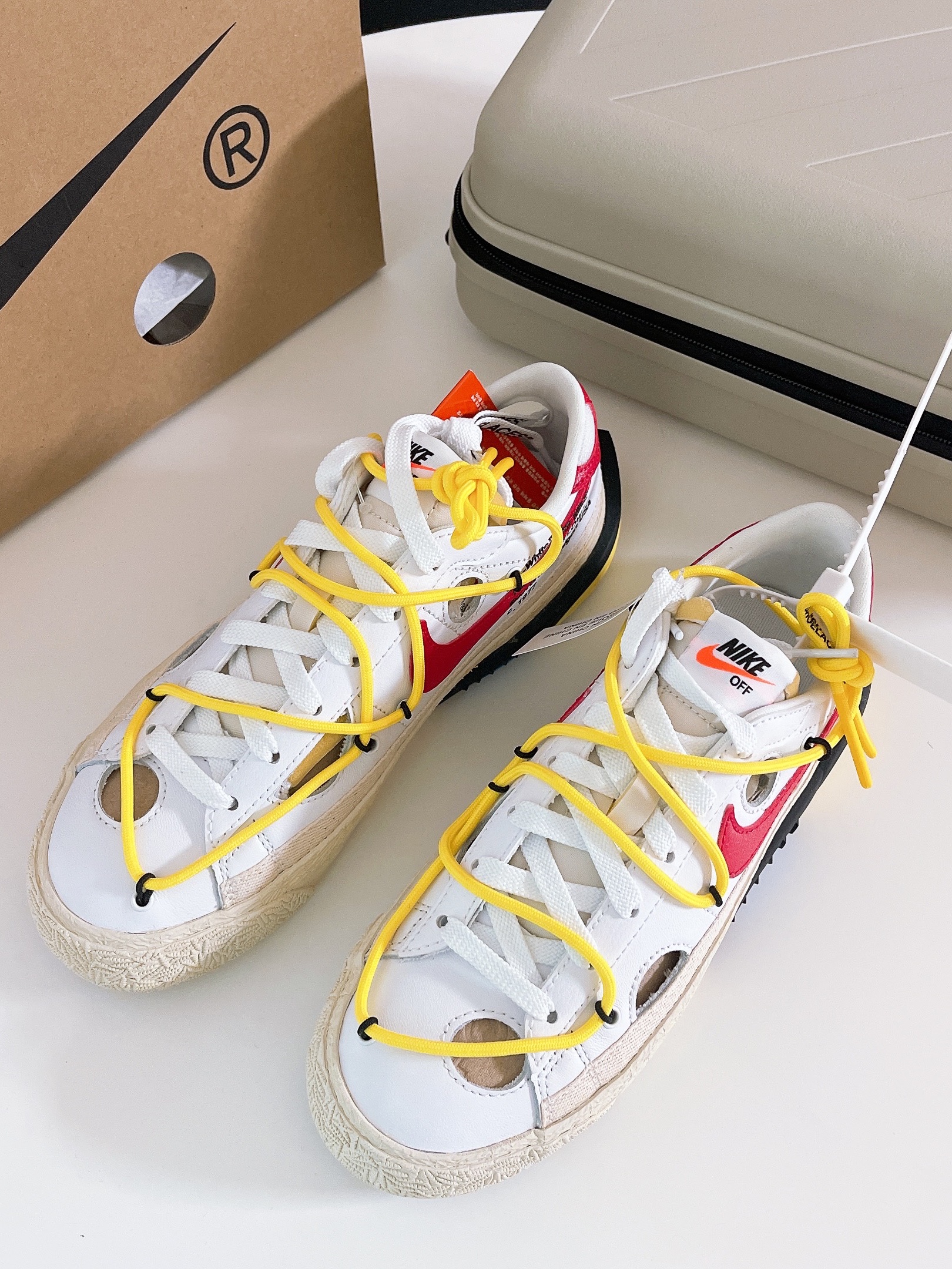 Nike x Off-White Blazer Low '77 White and University Red, Off-White x Amore Pacific Protection Box (Without Cosmetics) 착용 스타일 - 5