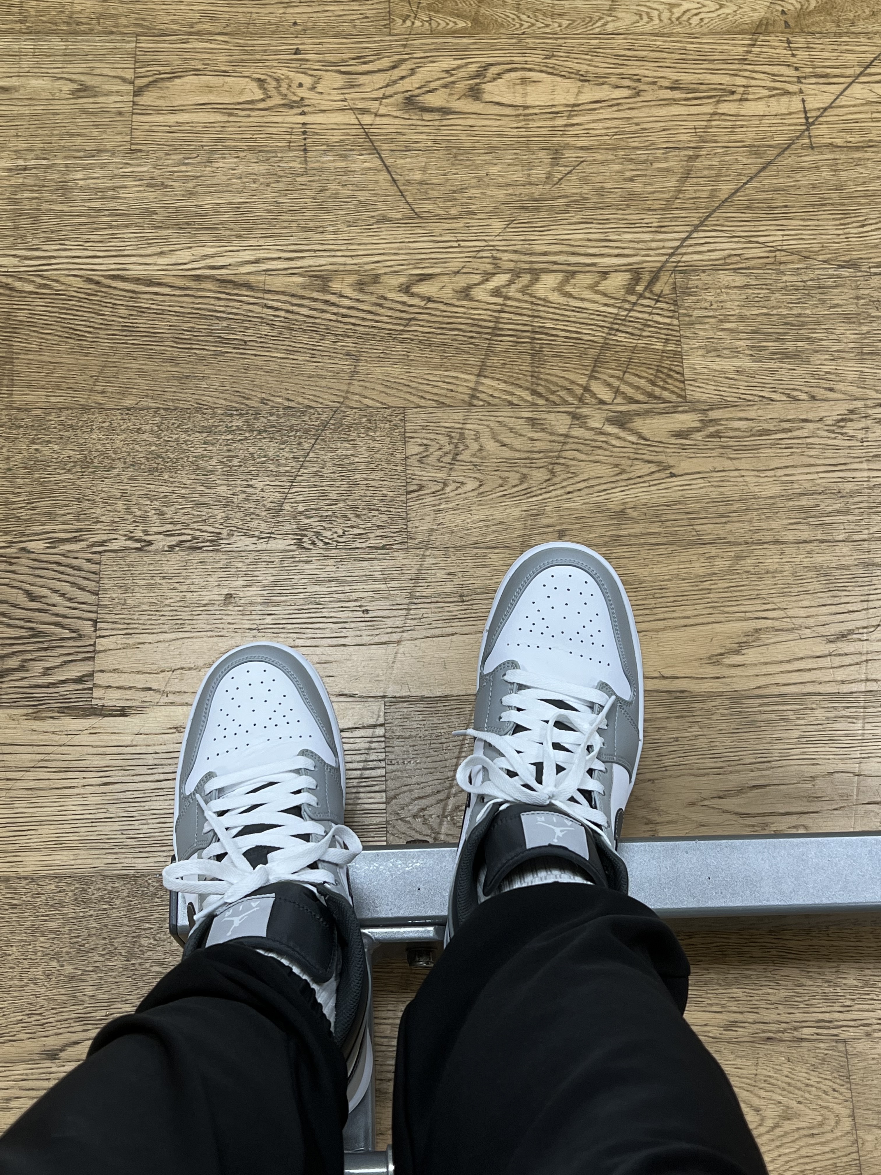 Jordan 1 Mid Light Smoke Grey Anthracite 착용 스타일