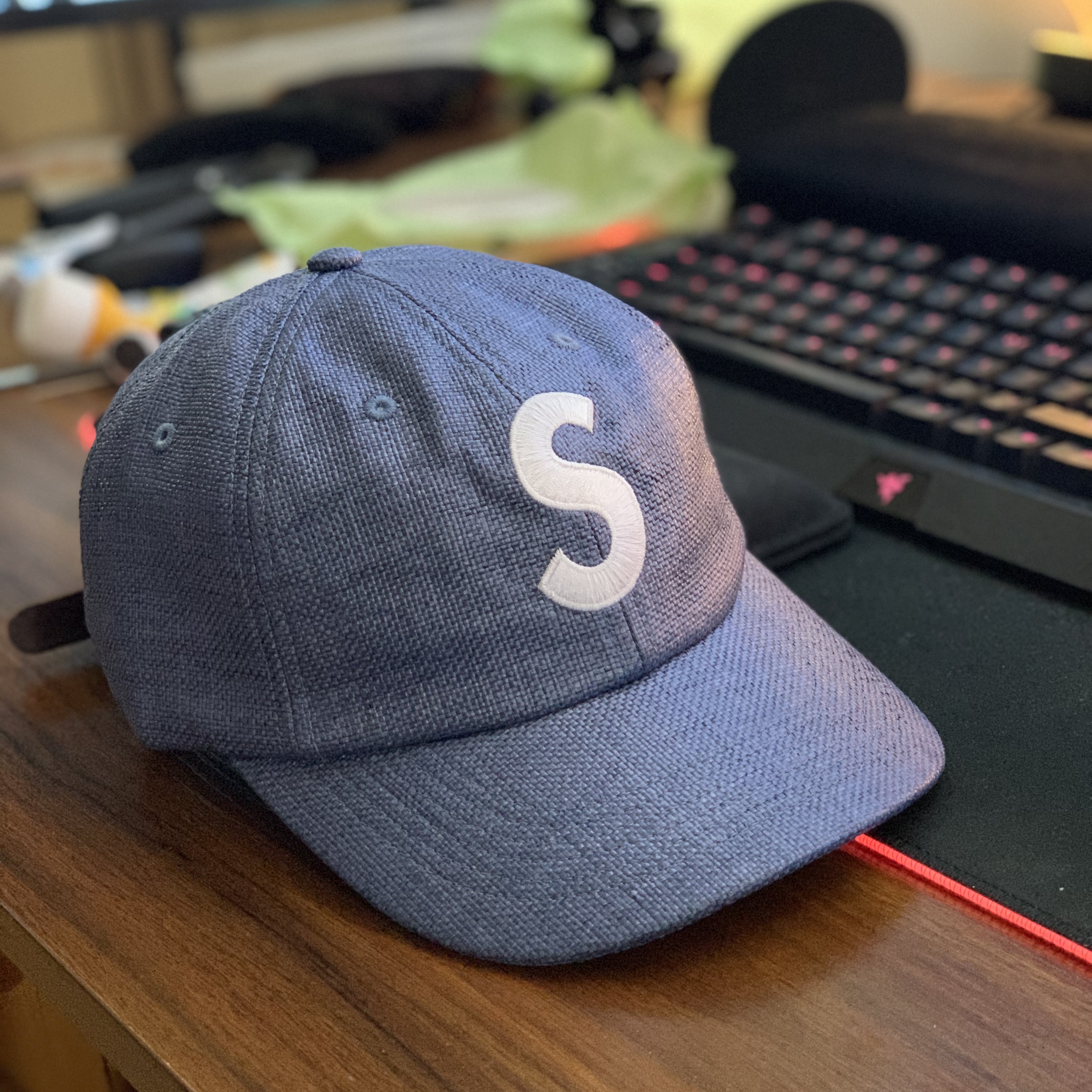 Supreme Raffia S Logo 6-Panel Navy - 22SS 착용 스타일