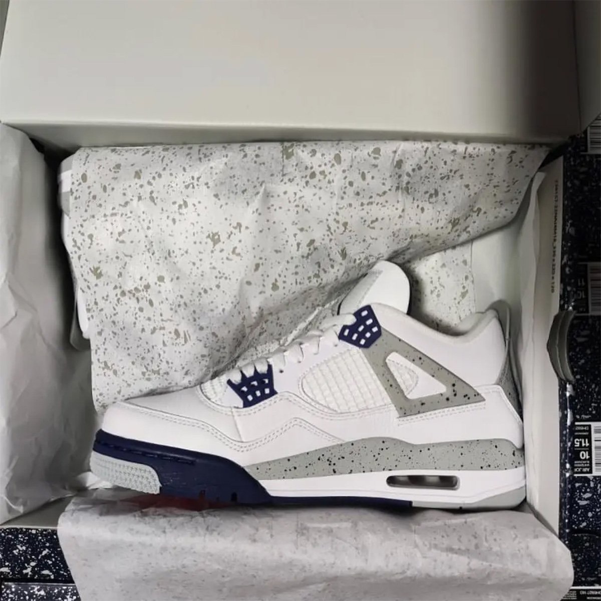 Jordan 1 Retro High OG CO.JP Midnight Navy, Jordan 4 Retro White and Black 착용 스타일 - 4