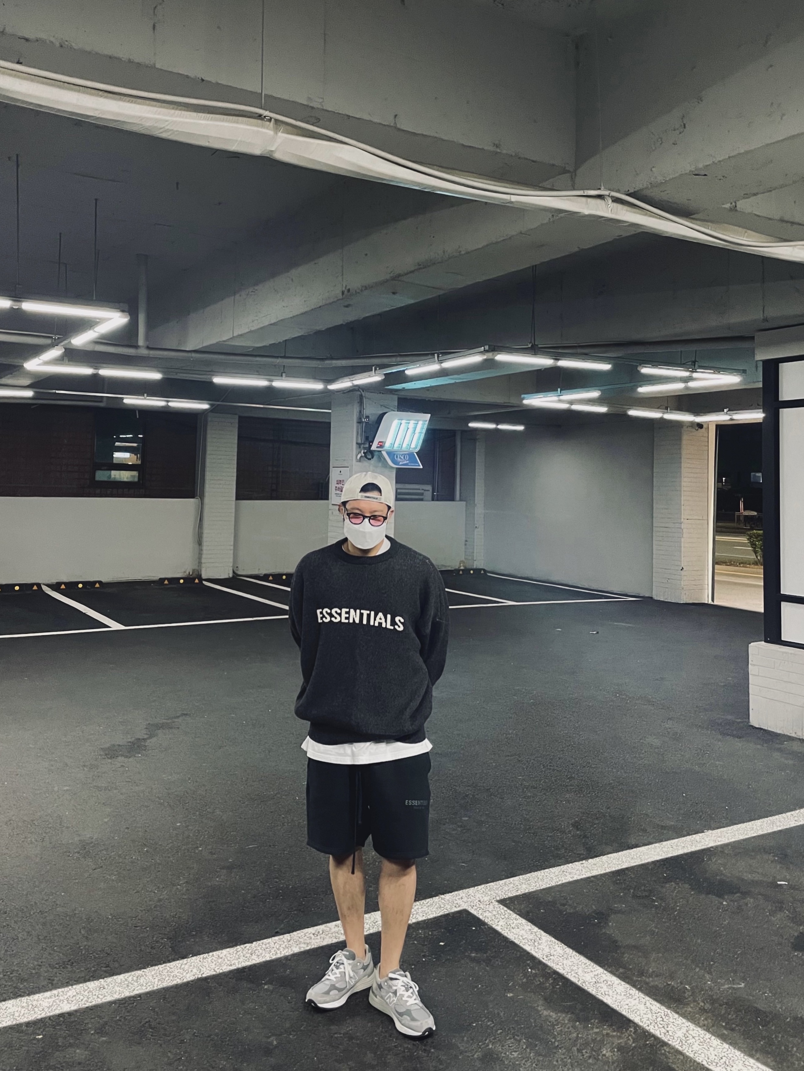 Essentials Knit Sweater Black Melange - 20SS, Essentials x New Era Retro Crown Strapback White 착용 스타일