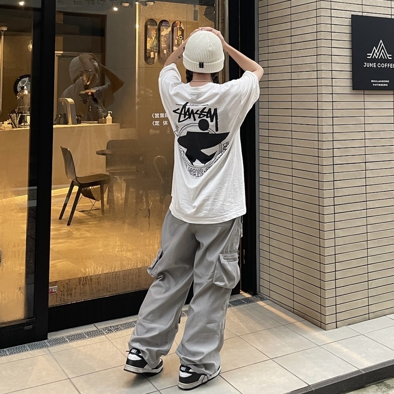 Nike Dunk Low Retro Black, Stussy Beach Roots T-Shirt Natural 착용 스타일 - 1